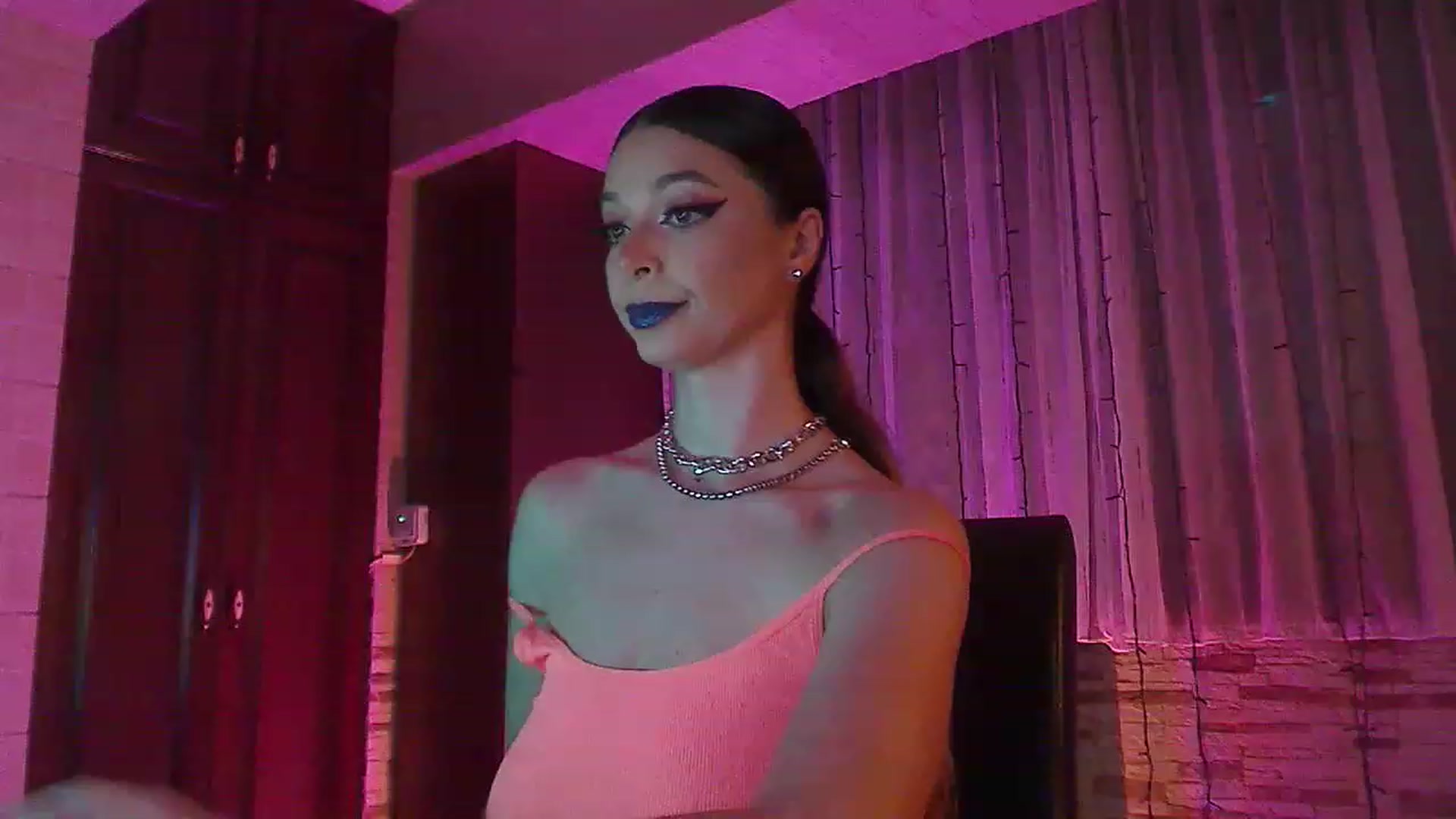 Gallery image thumbnail from No_bo_dy's myfreecams stream on, 06/19/2023, 23:40 image 8 of 20