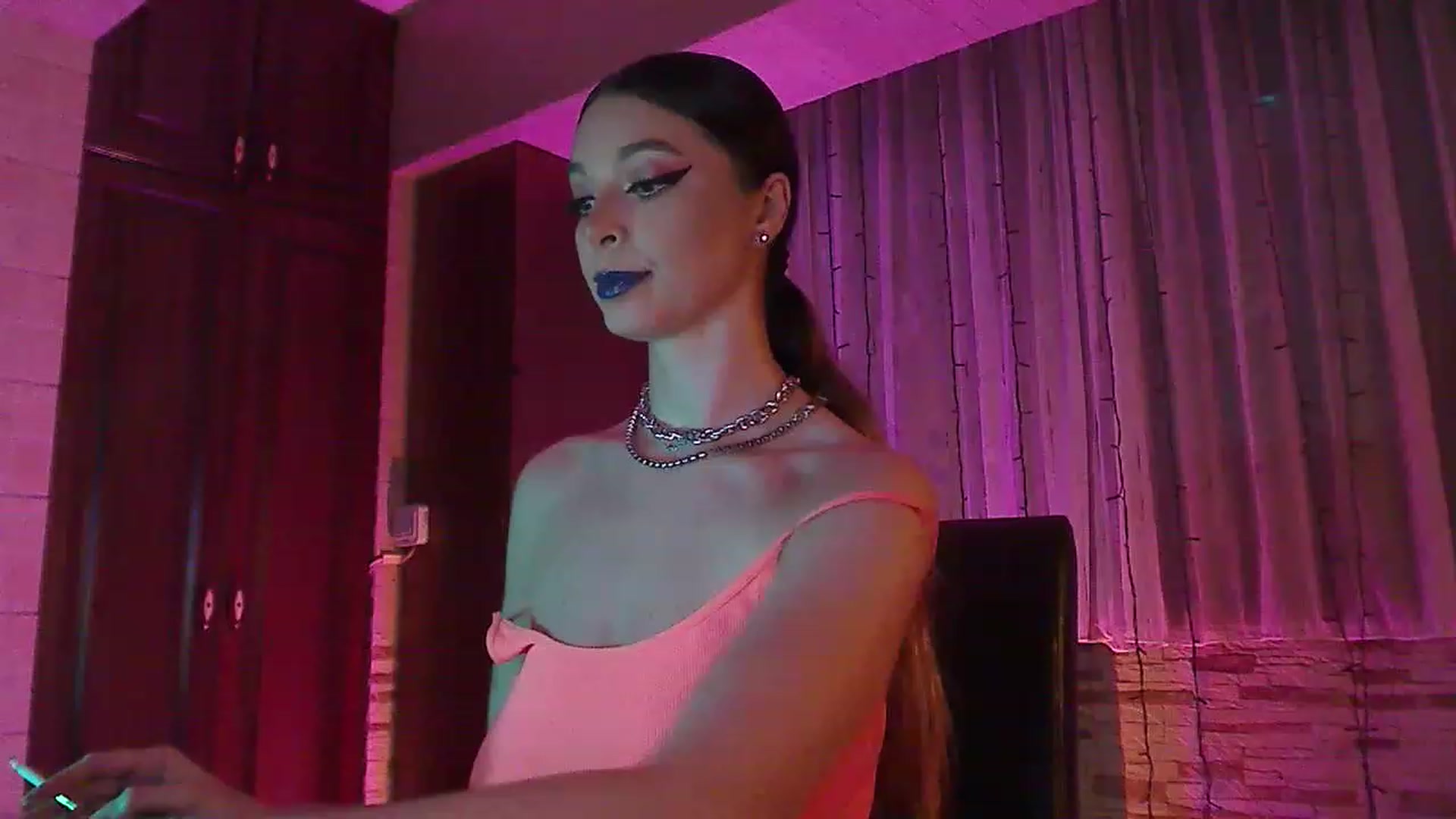 Gallery image thumbnail from No_bo_dy's myfreecams stream on, 06/19/2023, 23:40 image 1 of 20