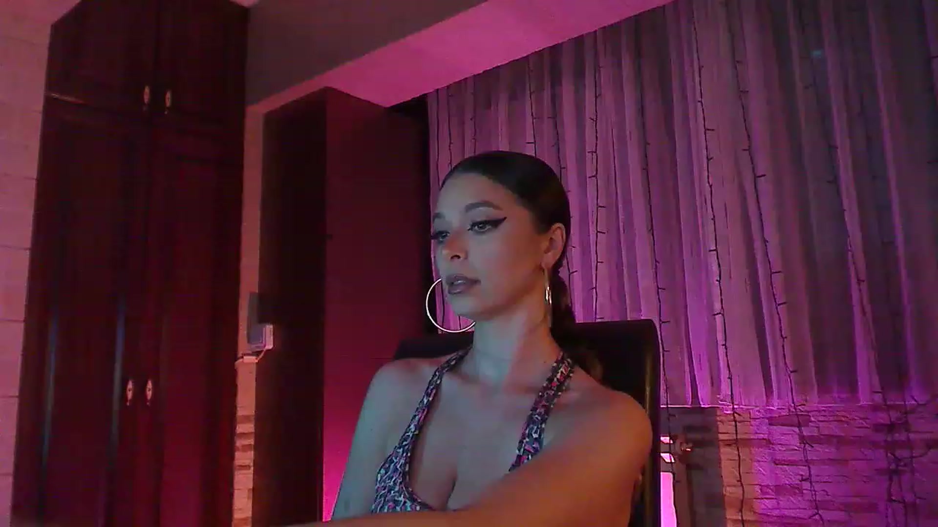Gallery image thumbnail from No_bo_dy's myfreecams stream on, 06/26/2023, 23:17 image 14 of 20