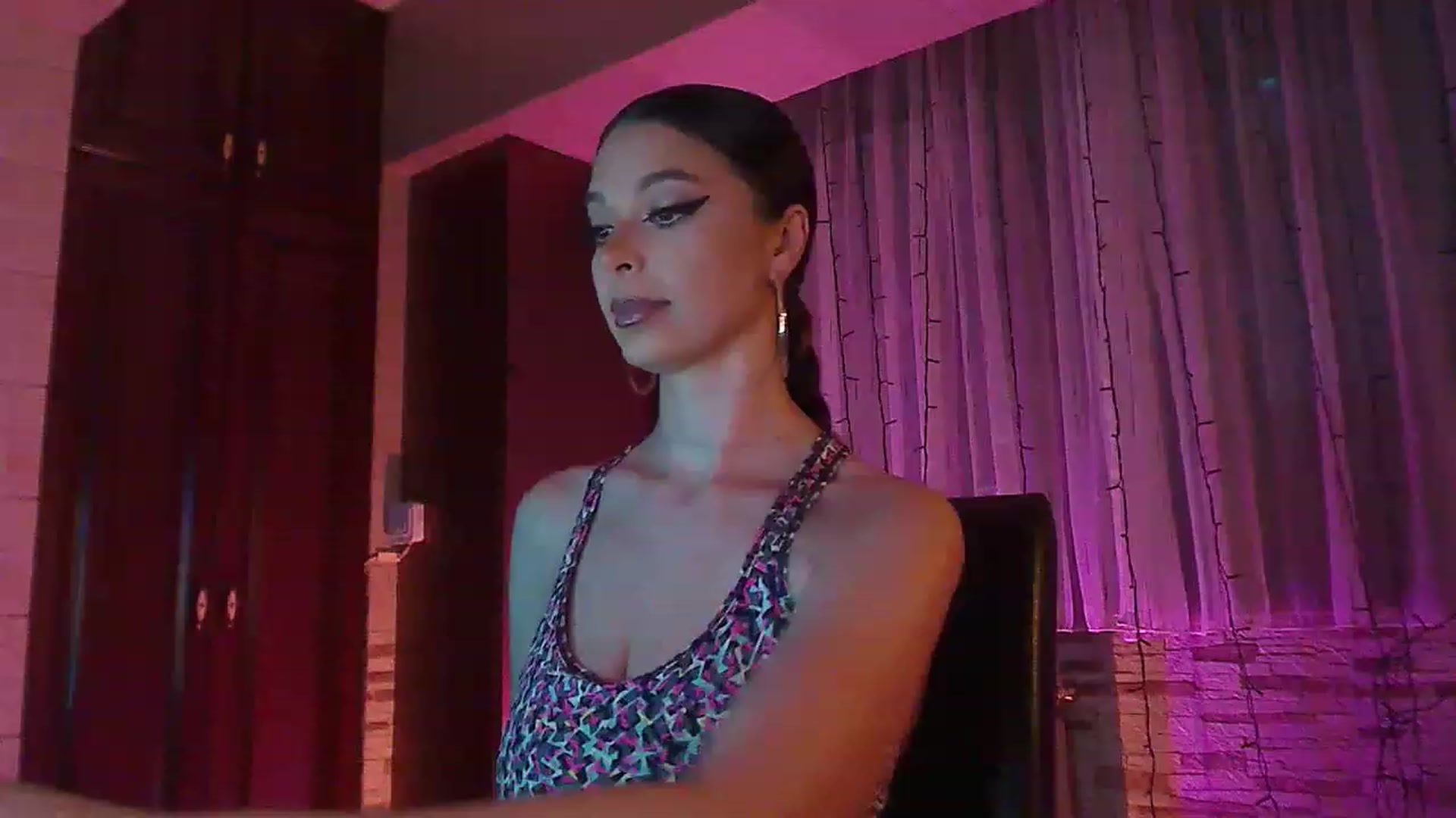 Gallery image thumbnail from No_bo_dy's myfreecams stream on, 06/26/2023, 23:17 image 5 of 20
