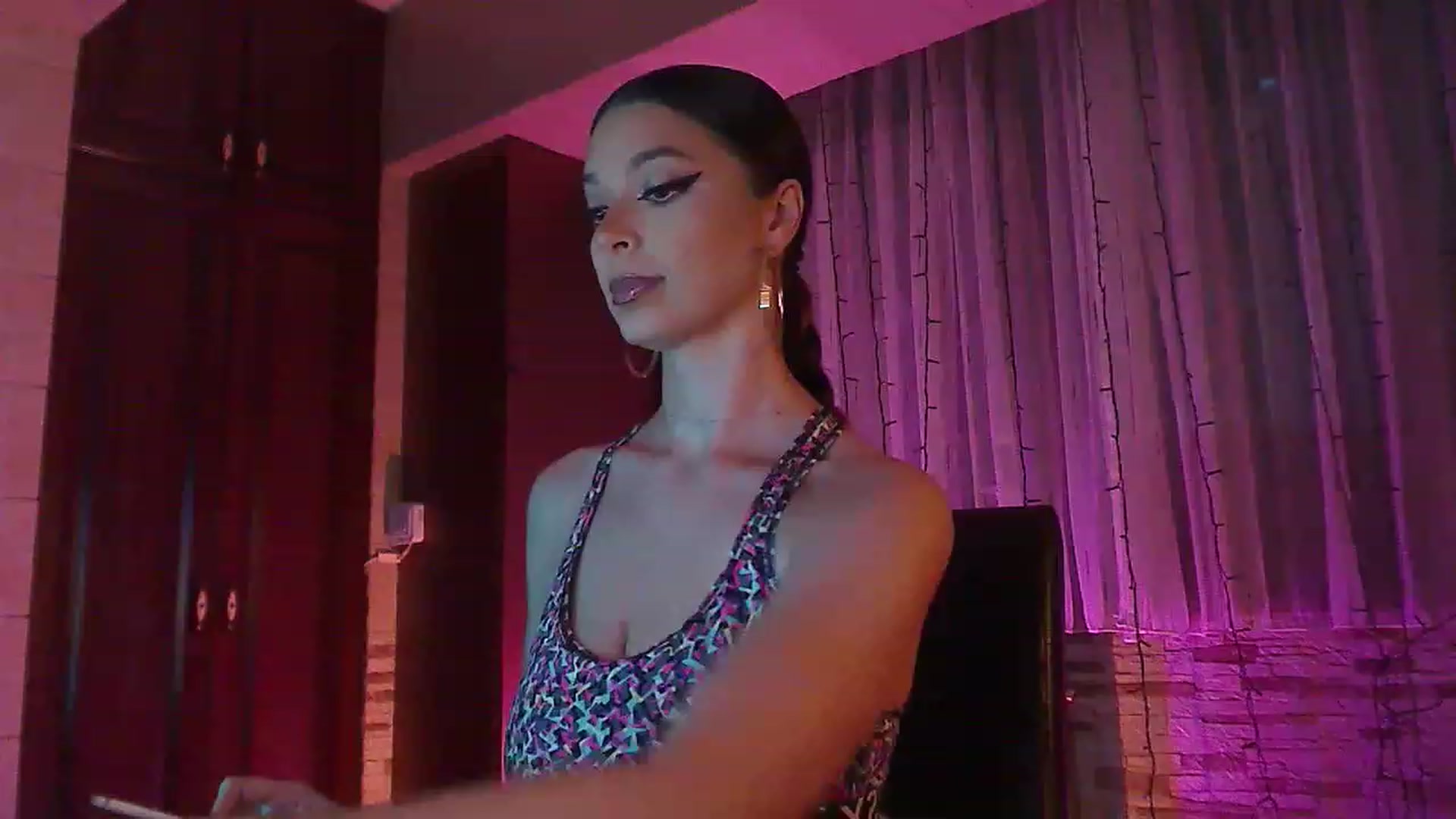 Gallery image thumbnail from No_bo_dy's myfreecams stream on, 06/26/2023, 23:17 image 2 of 20