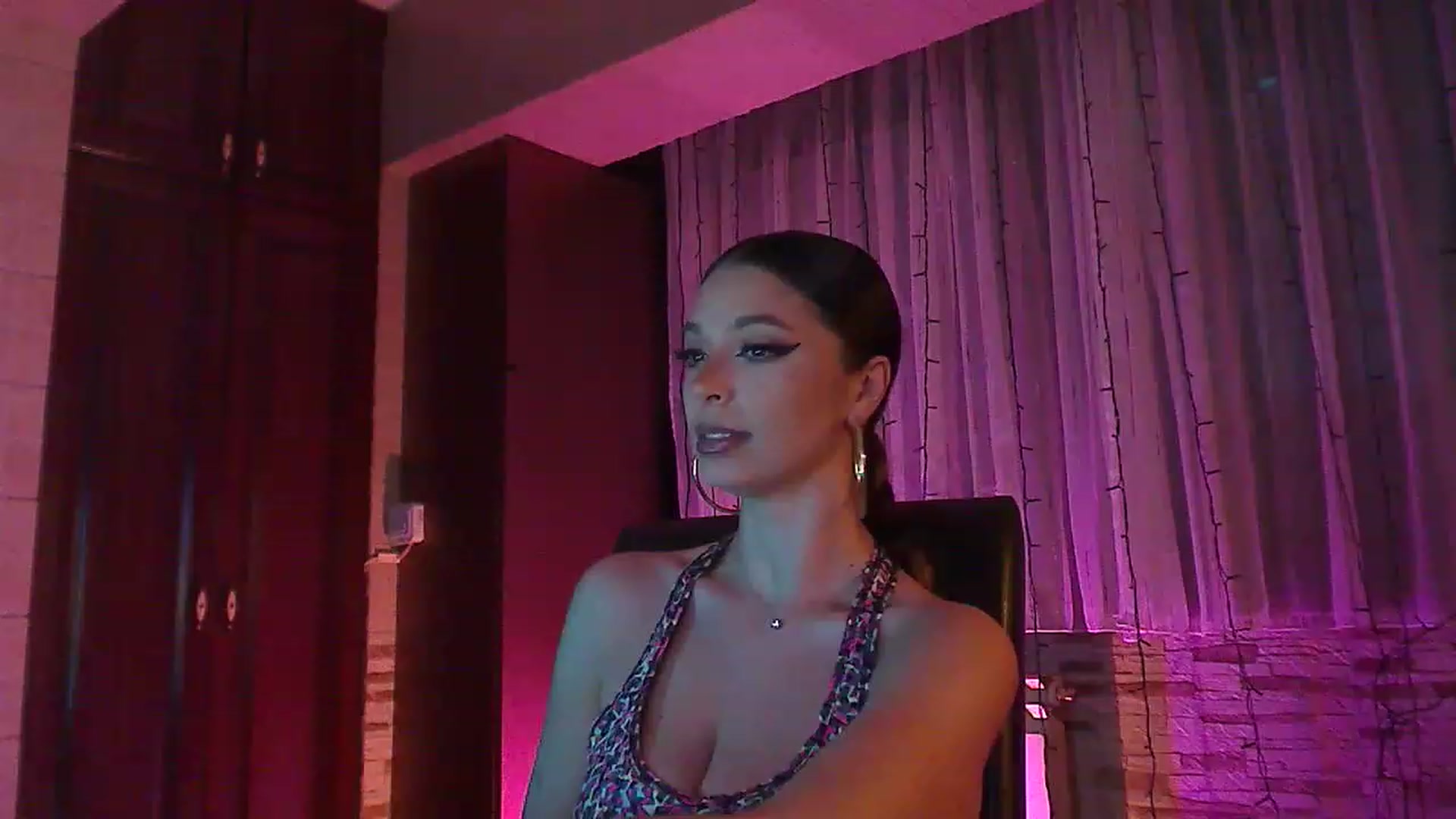 Gallery image thumbnail from No_bo_dy's myfreecams stream on, 06/26/2023, 23:17 image 13 of 20