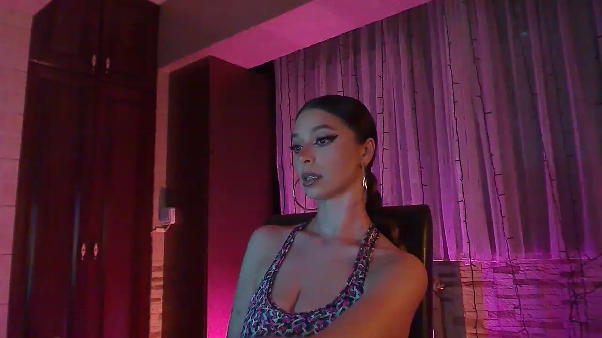 Gallery image thumbnail from No_bo_dy's myfreecams stream on, 06/26/2023, 23:17 image 18 of 20