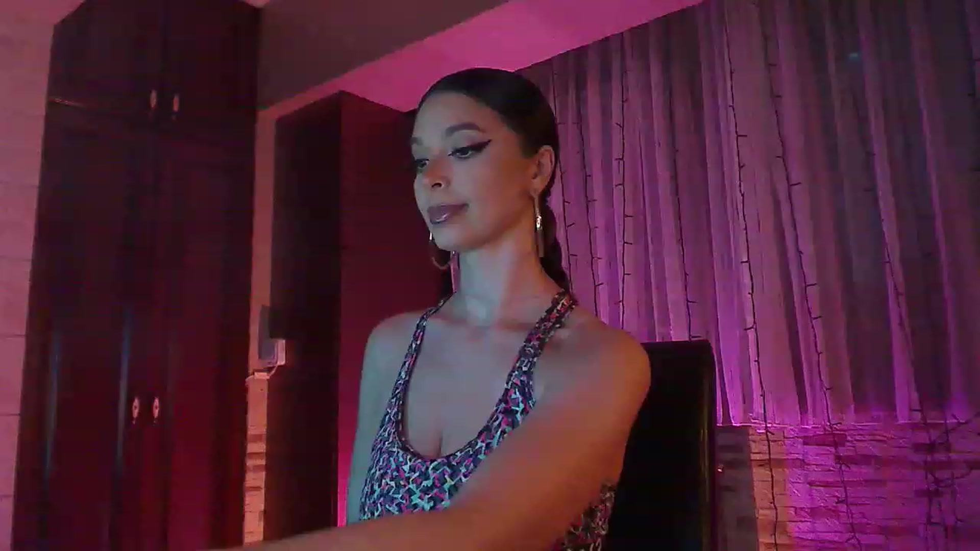 Gallery image thumbnail from No_bo_dy's myfreecams stream on, 06/26/2023, 23:17 image 4 of 20