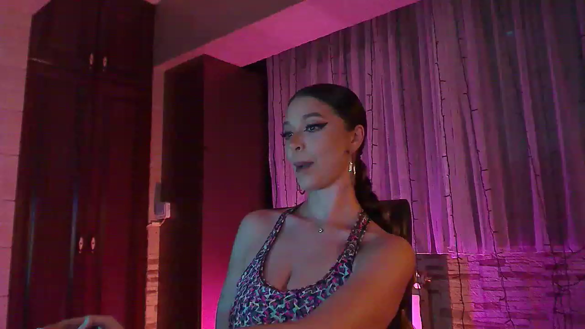 Gallery image thumbnail from No_bo_dy's myfreecams stream on, 06/26/2023, 23:17 image 12 of 20