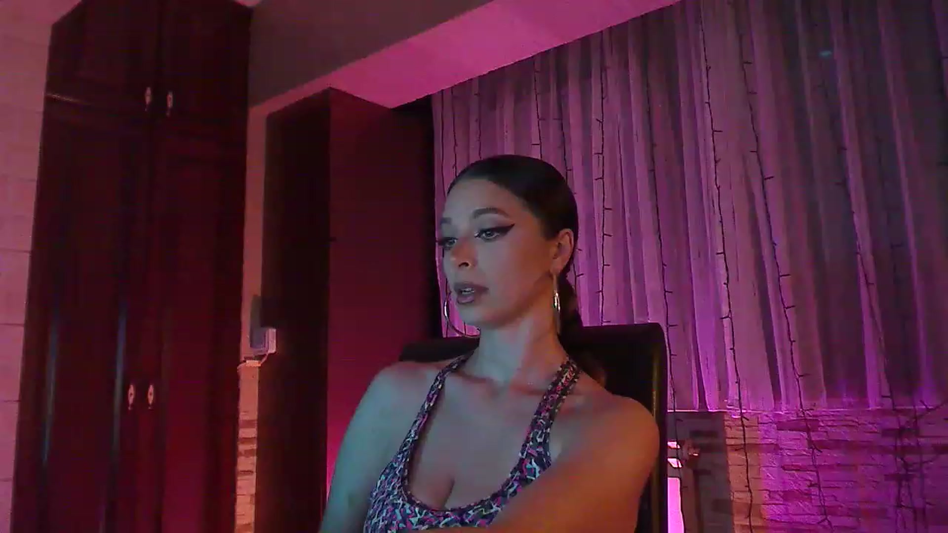 Gallery image thumbnail from No_bo_dy's myfreecams stream on, 06/26/2023, 23:17 image 15 of 20