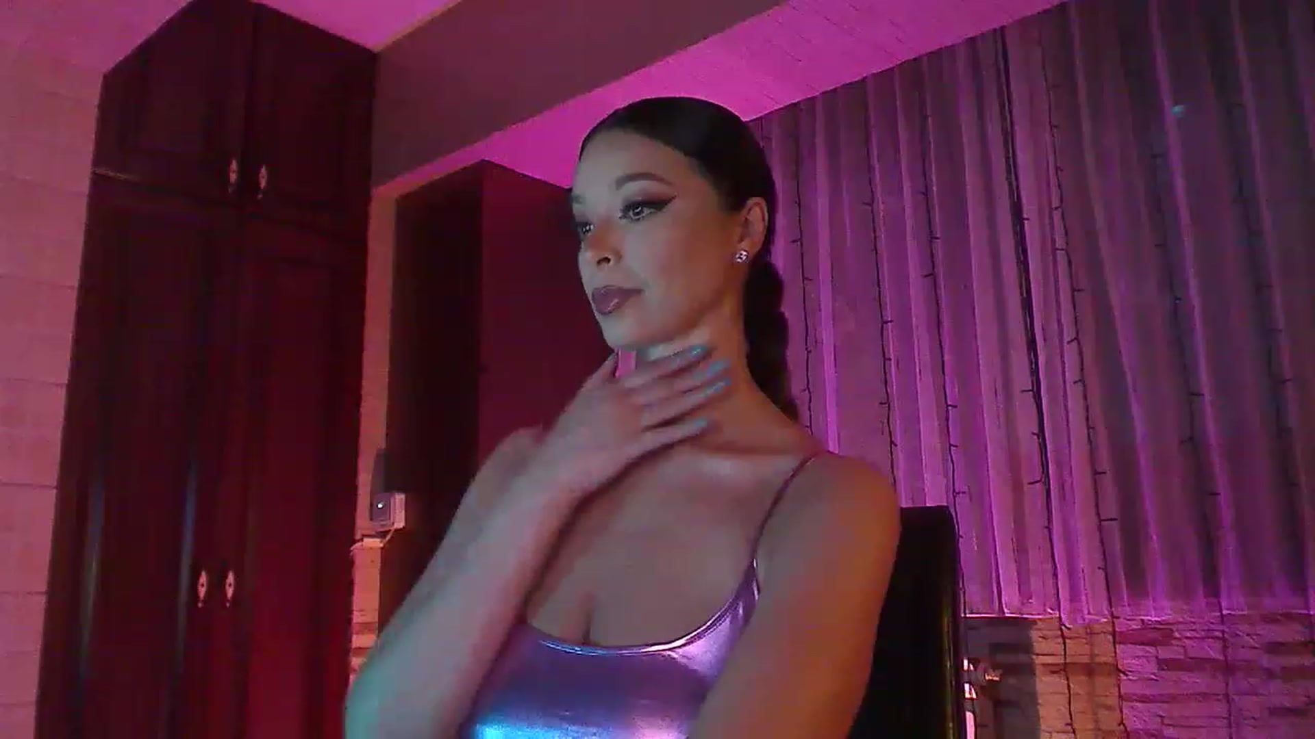 Gallery image thumbnail from No_bo_dy's myfreecams stream on, 07/03/2023, 24:18 image 8 of 20