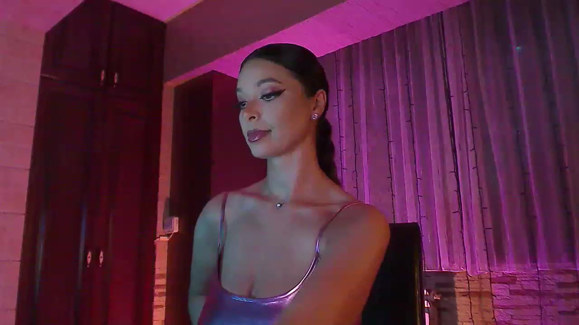Gallery image thumbnail from No_bo_dy's myfreecams stream on, 07/03/2023, 24:18 image 6 of 20