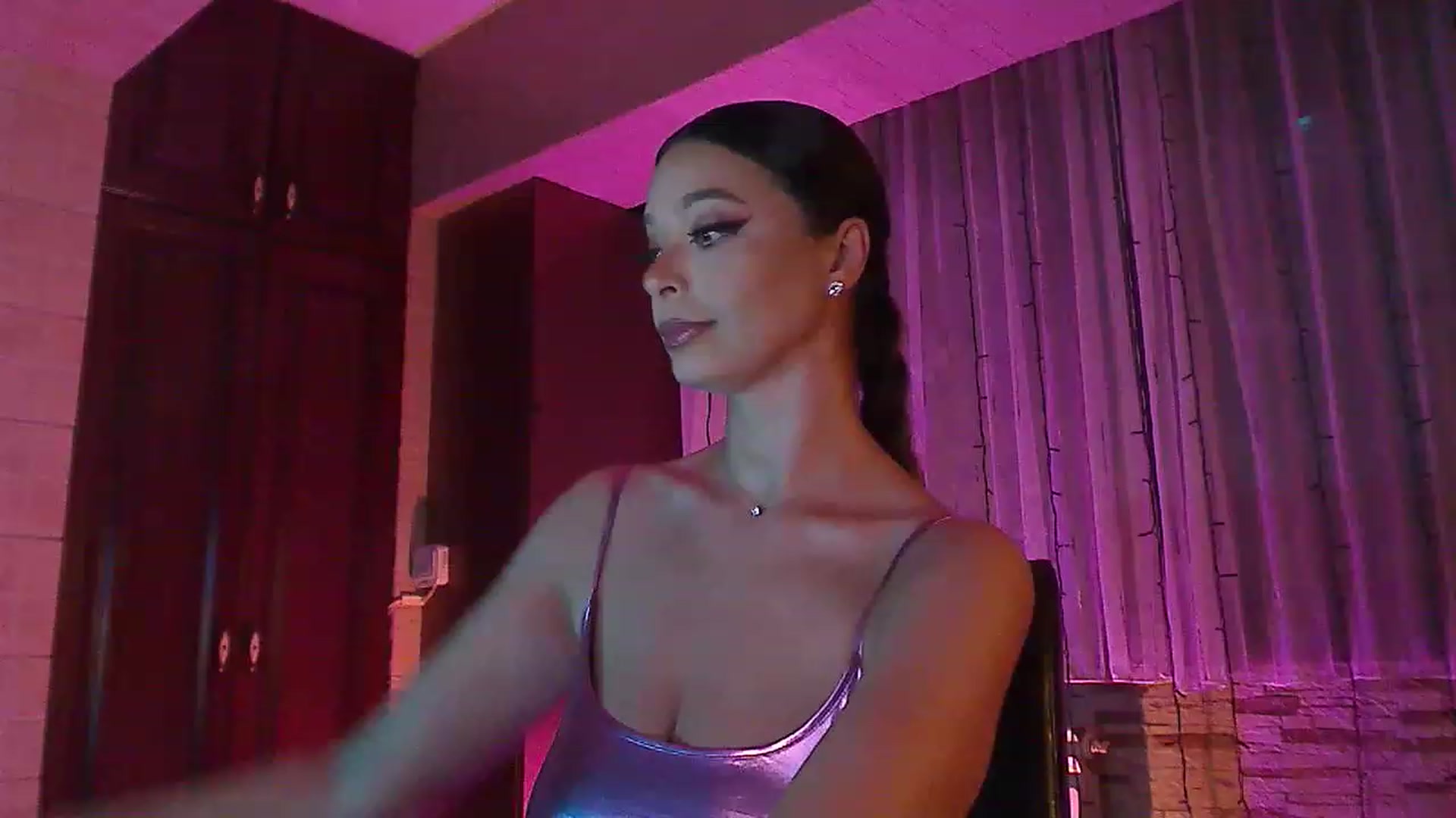 Gallery image thumbnail from No_bo_dy's myfreecams stream on, 07/03/2023, 24:18 image 5 of 20