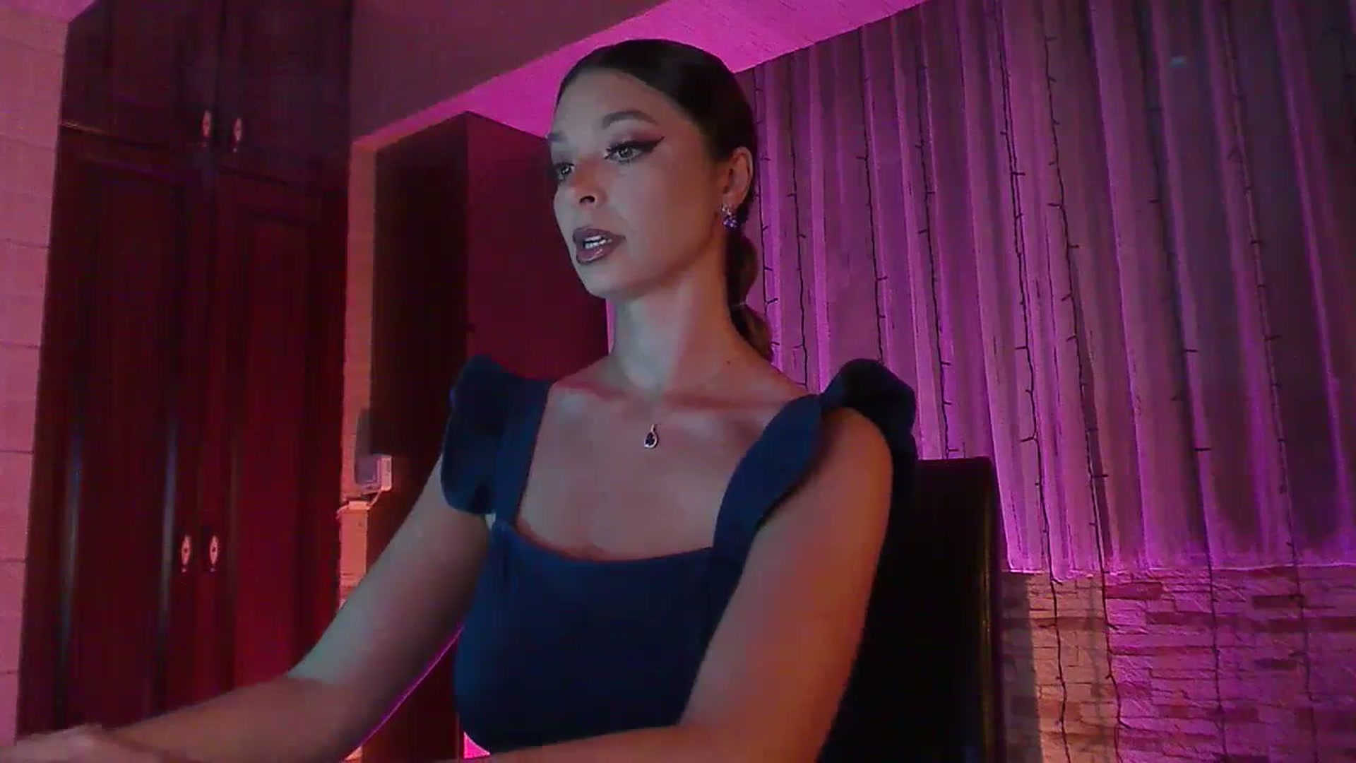 Gallery image thumbnail from No_bo_dy's myfreecams stream on, 07/04/2023, 24:03 image 5 of 20