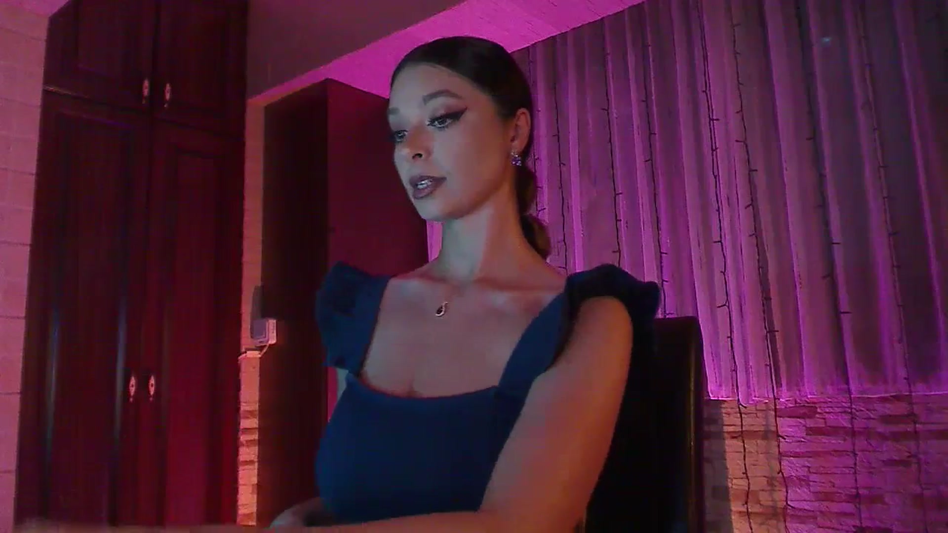 Gallery image thumbnail from No_bo_dy's myfreecams stream on, 07/04/2023, 24:03 image 11 of 20