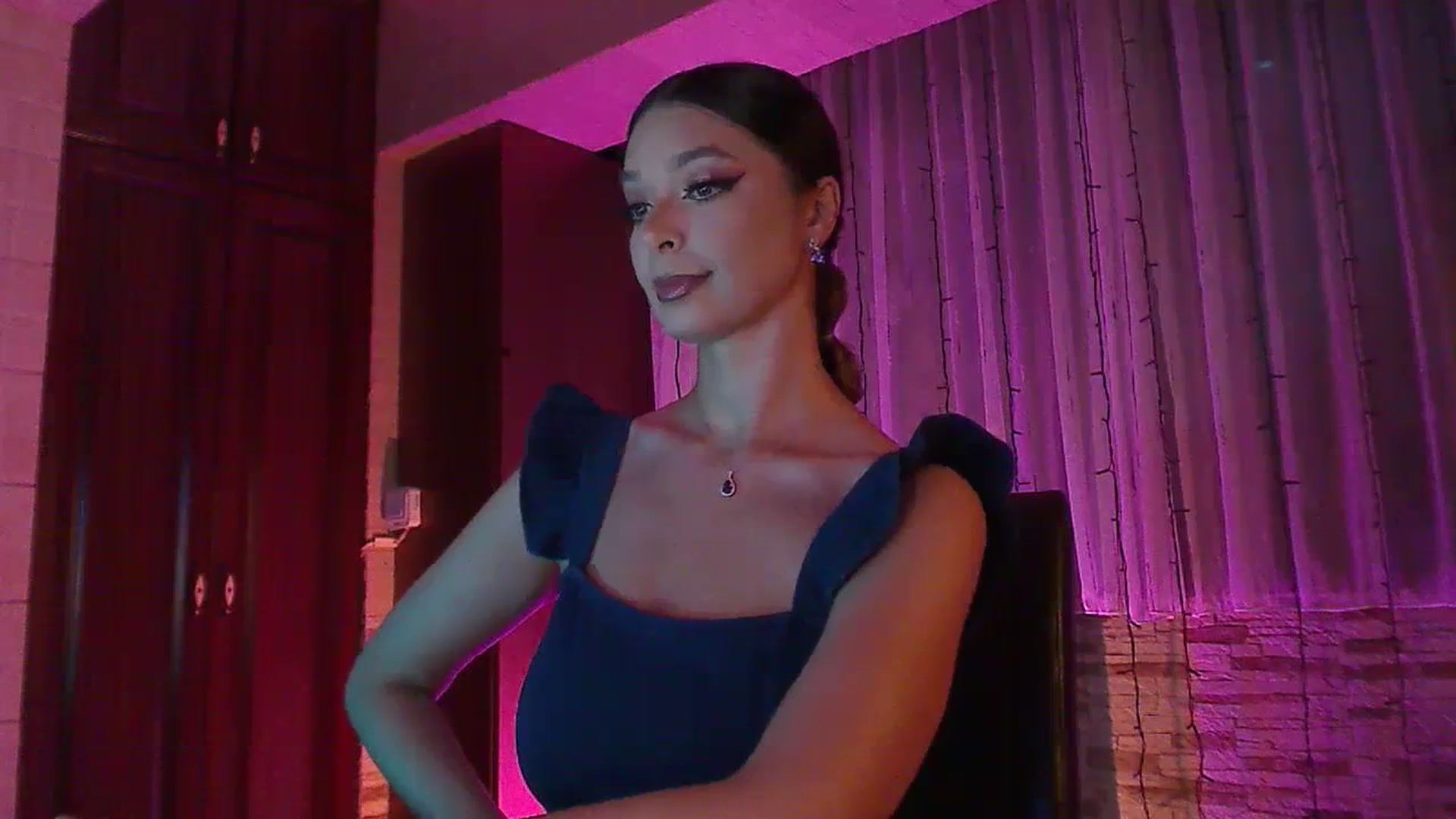 Gallery image thumbnail from No_bo_dy's myfreecams stream on, 07/04/2023, 24:03 image 3 of 20