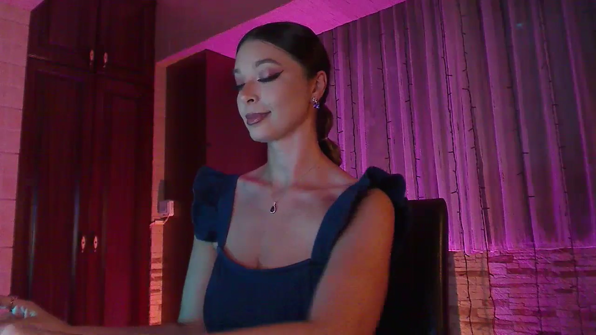Gallery image thumbnail from No_bo_dy's myfreecams stream on, 07/04/2023, 24:03 image 12 of 20