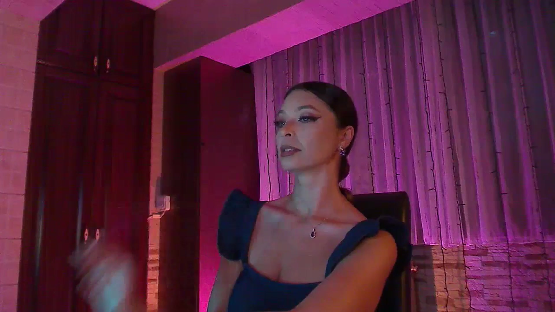 Gallery image thumbnail from No_bo_dy's myfreecams stream on, 07/04/2023, 01:25 image 2 of 20