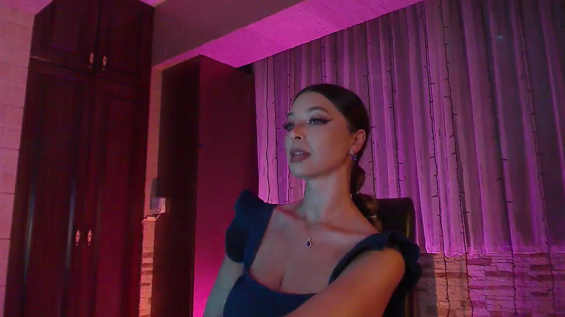 Gallery image thumbnail from No_bo_dy's myfreecams stream on, 07/04/2023, 01:25 image 19 of 20
