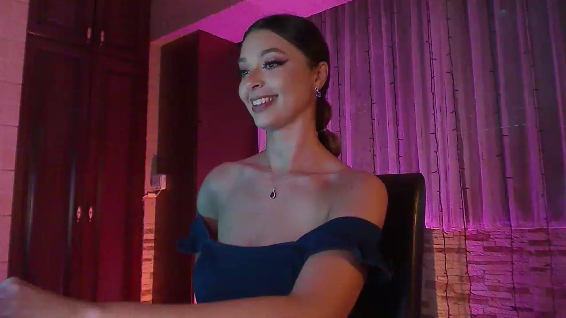 Gallery image thumbnail from No_bo_dy's myfreecams stream on, 07/04/2023, 03:03 image 3 of 20