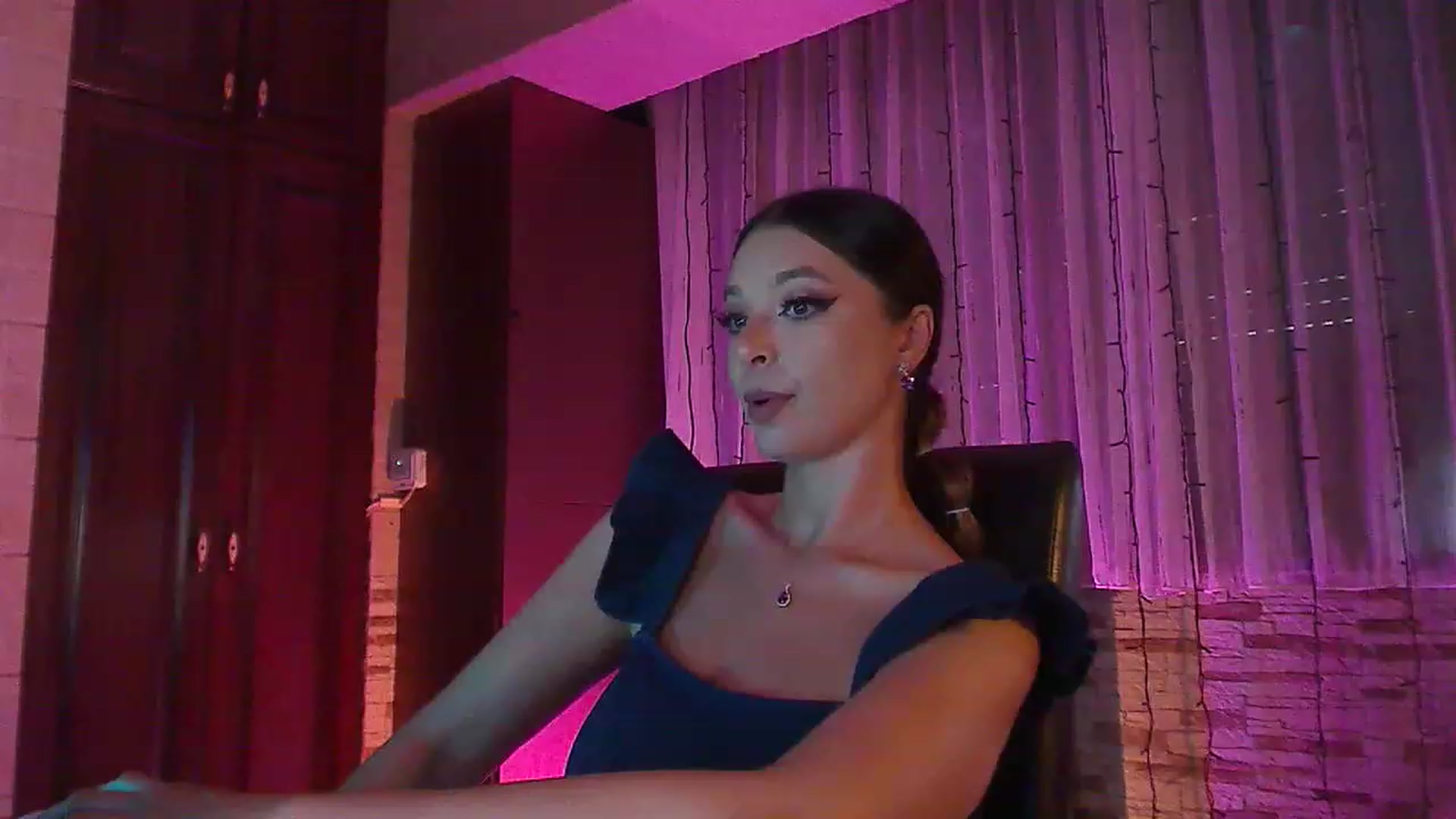 Gallery image thumbnail from No_bo_dy's myfreecams stream on, 07/04/2023, 03:03 image 10 of 20