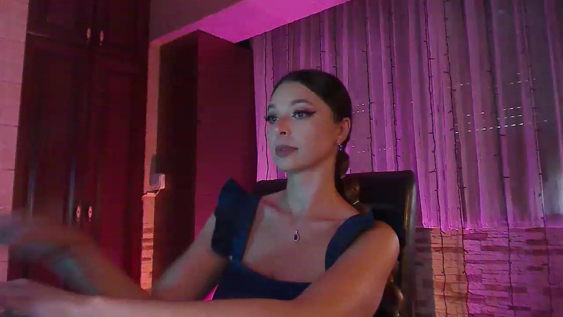 Gallery image thumbnail from No_bo_dy's myfreecams stream on, 07/04/2023, 03:03 image 14 of 20