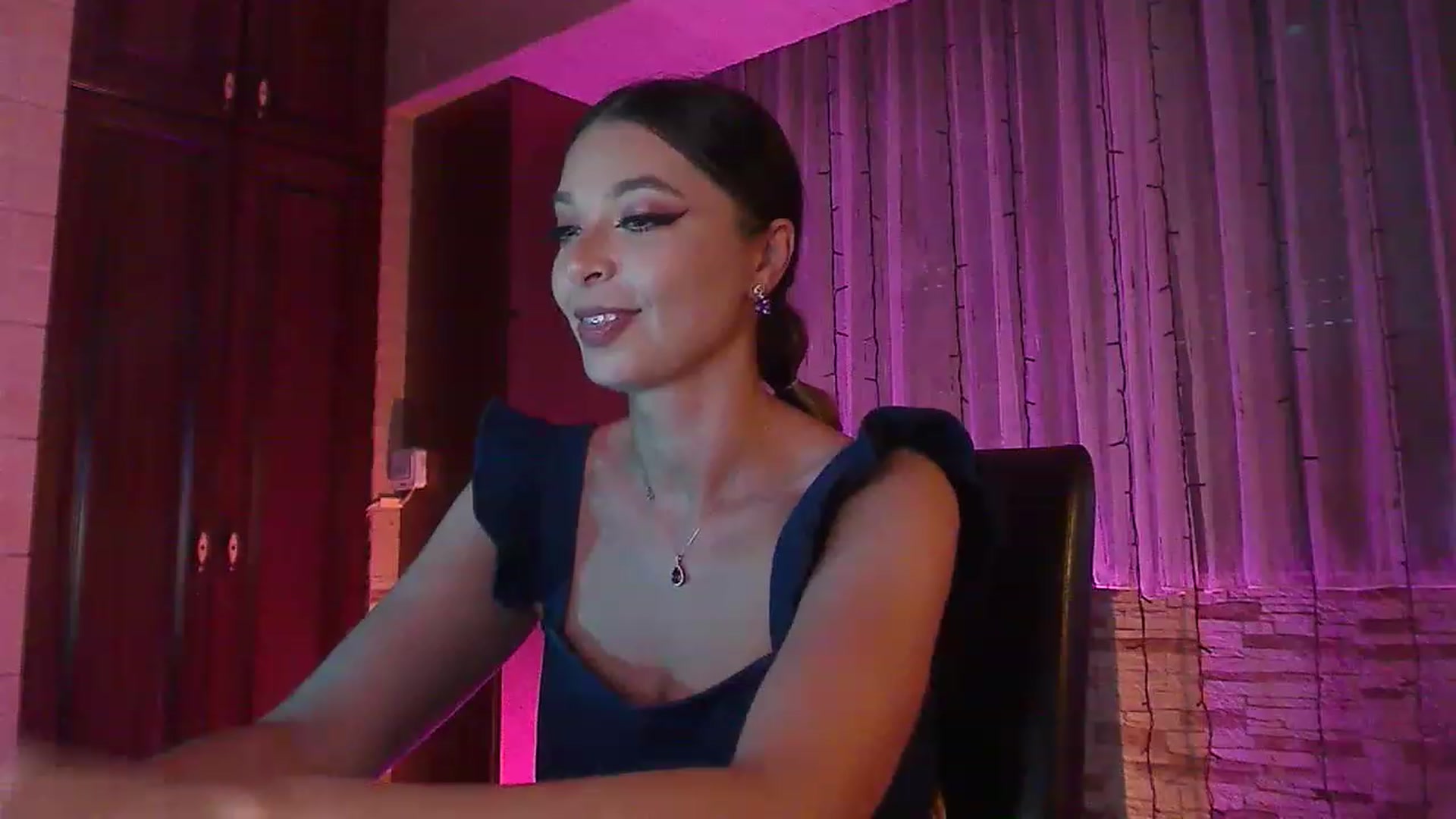 Gallery image thumbnail from No_bo_dy's myfreecams stream on, 07/04/2023, 03:03 image 4 of 20