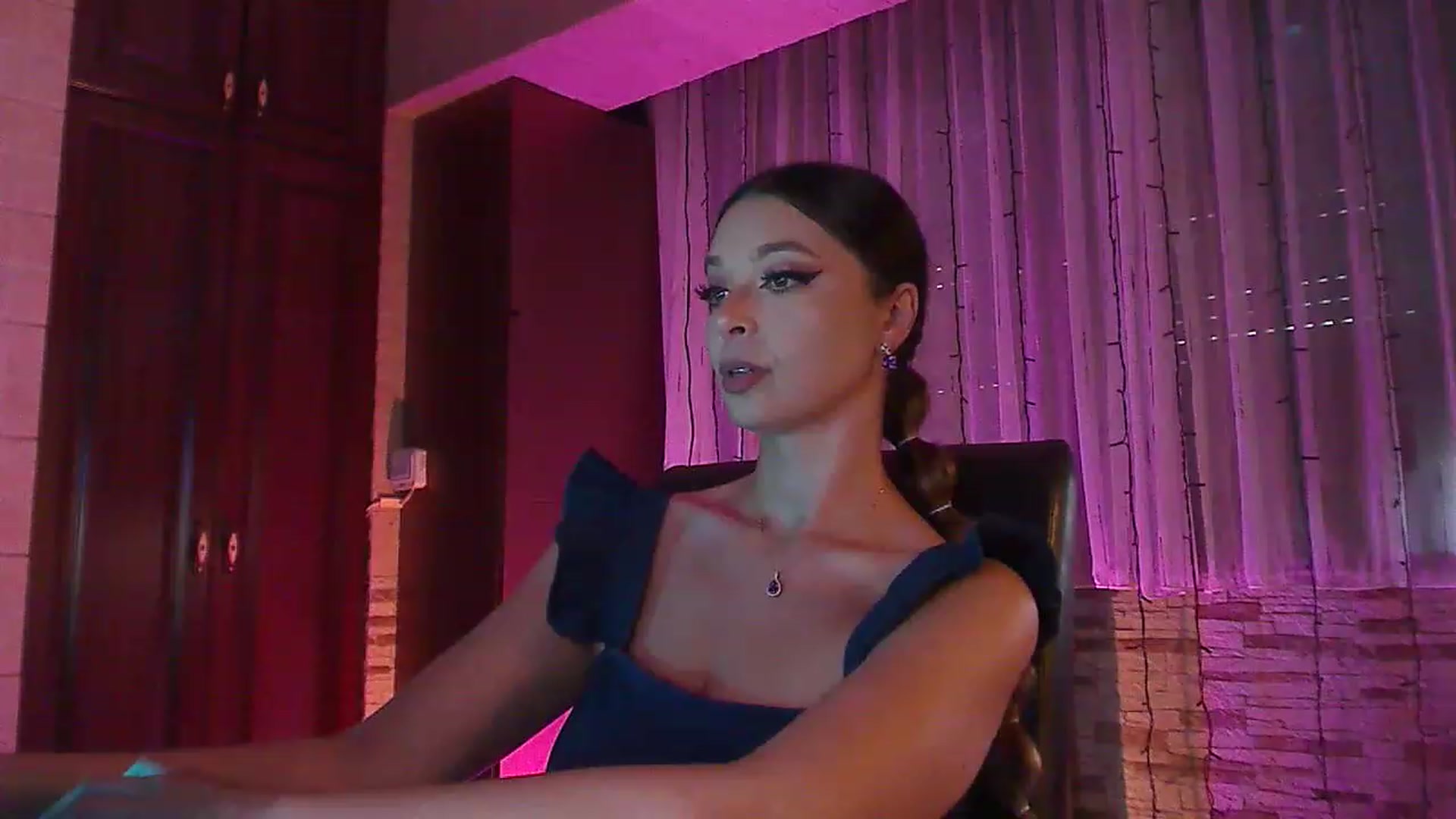 Gallery image thumbnail from No_bo_dy's myfreecams stream on, 07/04/2023, 03:03 image 13 of 20