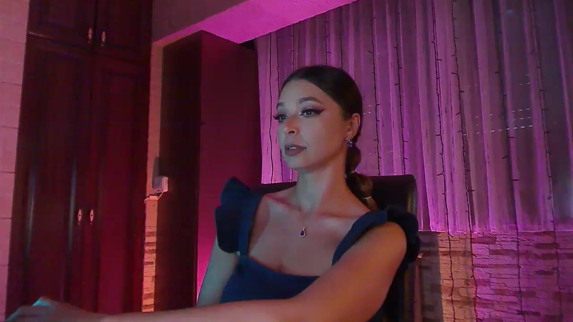 Gallery image thumbnail from No_bo_dy's myfreecams stream on, 07/04/2023, 03:03 image 8 of 20