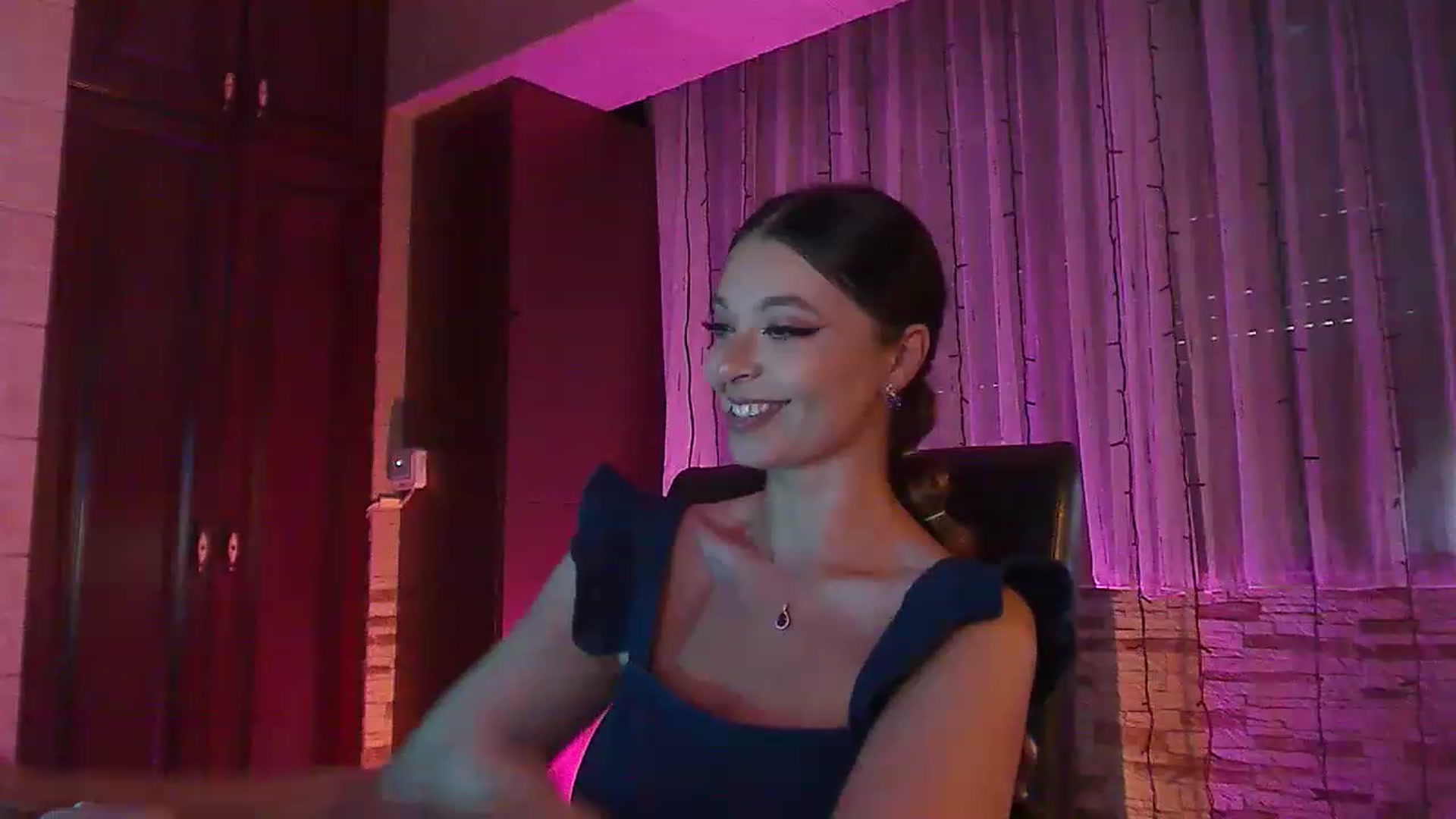 Gallery image thumbnail from No_bo_dy's myfreecams stream on, 07/04/2023, 03:03 image 11 of 20