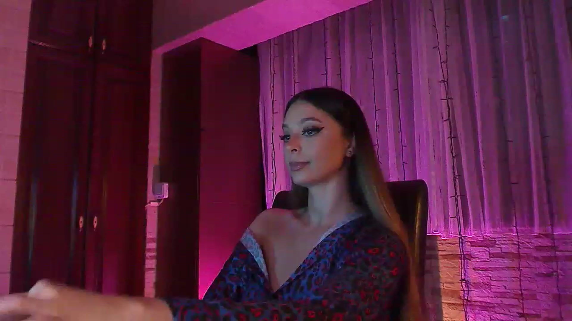 Gallery image thumbnail from No_bo_dy's myfreecams stream on, 07/08/2023, 24:37 image 10 of 20