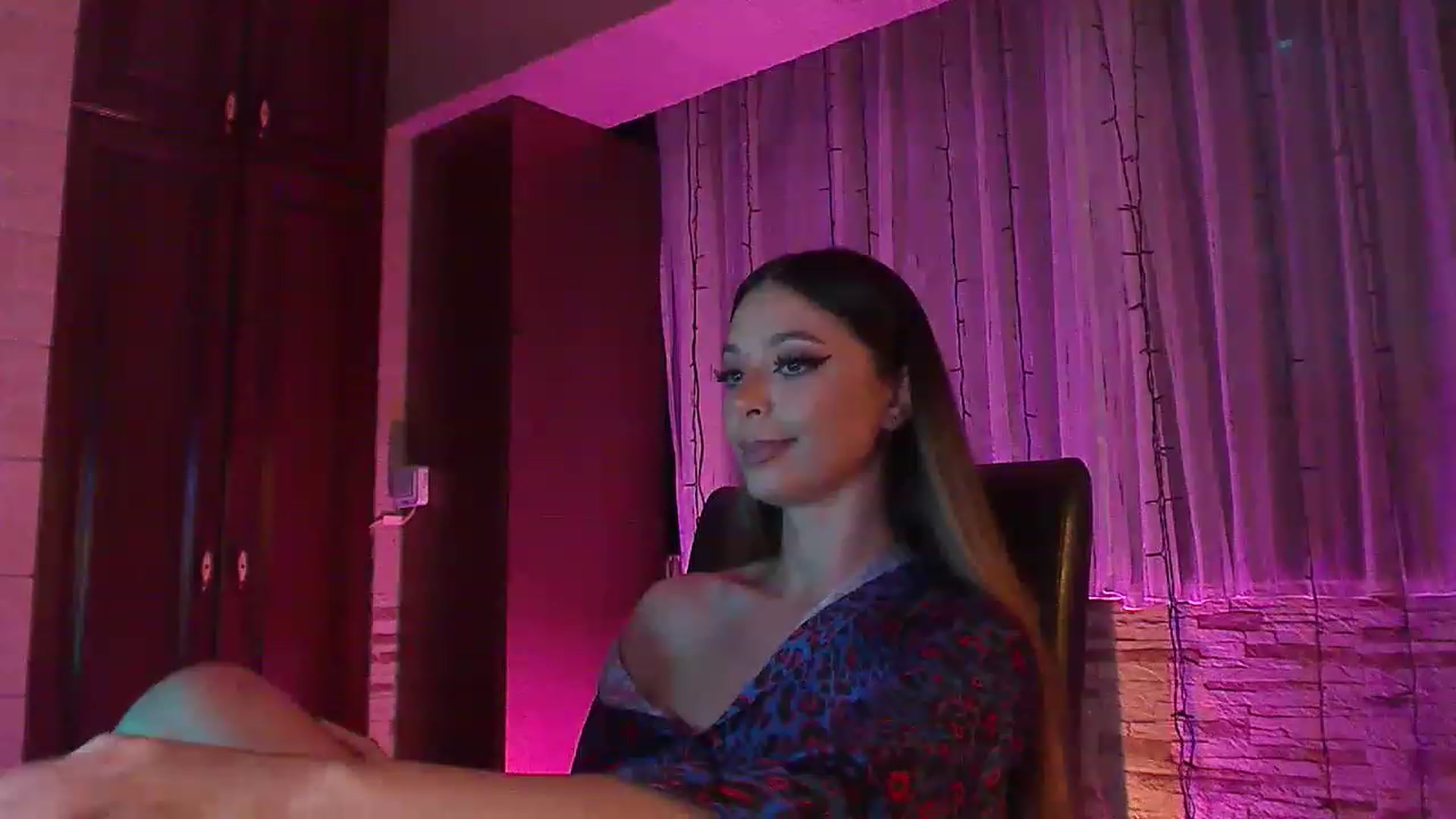 Gallery image thumbnail from No_bo_dy's myfreecams stream on, 07/08/2023, 24:37 image 17 of 20