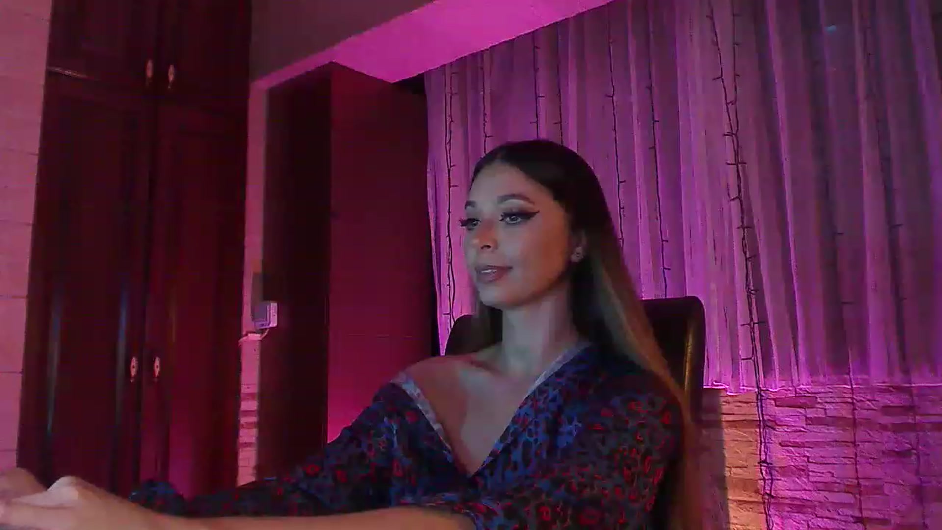 Gallery image thumbnail from No_bo_dy's myfreecams stream on, 07/08/2023, 24:37 image 16 of 20