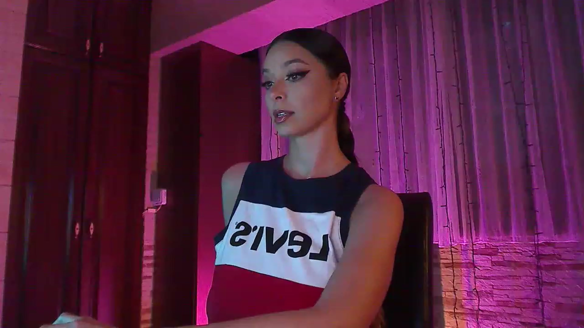 Gallery image thumbnail from No_bo_dy's myfreecams stream on, 07/09/2023, 23:24 image 4 of 20