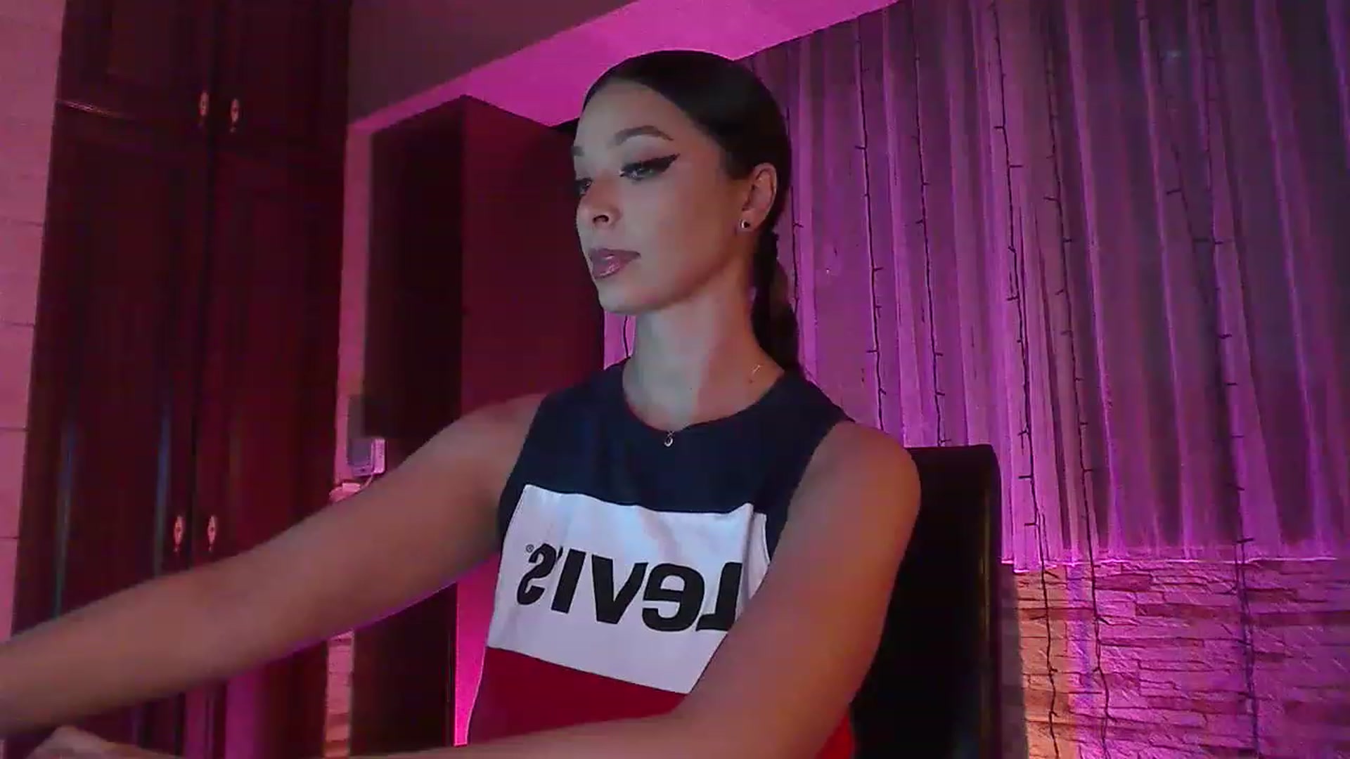 Gallery image thumbnail from No_bo_dy's myfreecams stream on, 07/09/2023, 23:24 image 2 of 20