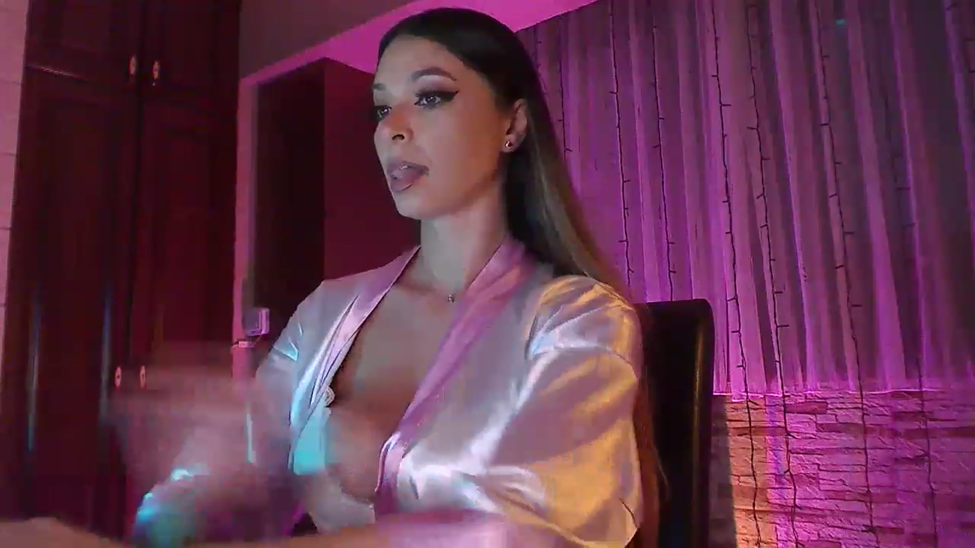 Gallery image thumbnail from No_bo_dy's myfreecams stream on, 07/12/2023, 02:37 image 13 of 20