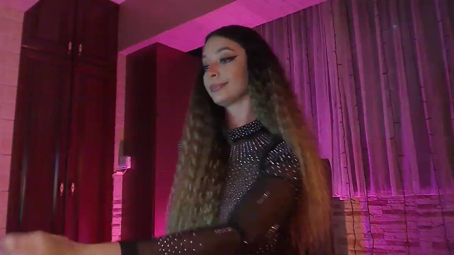 Gallery image thumbnail from No_bo_dy's myfreecams stream on, 07/18/2023, 24:50 image 4 of 20
