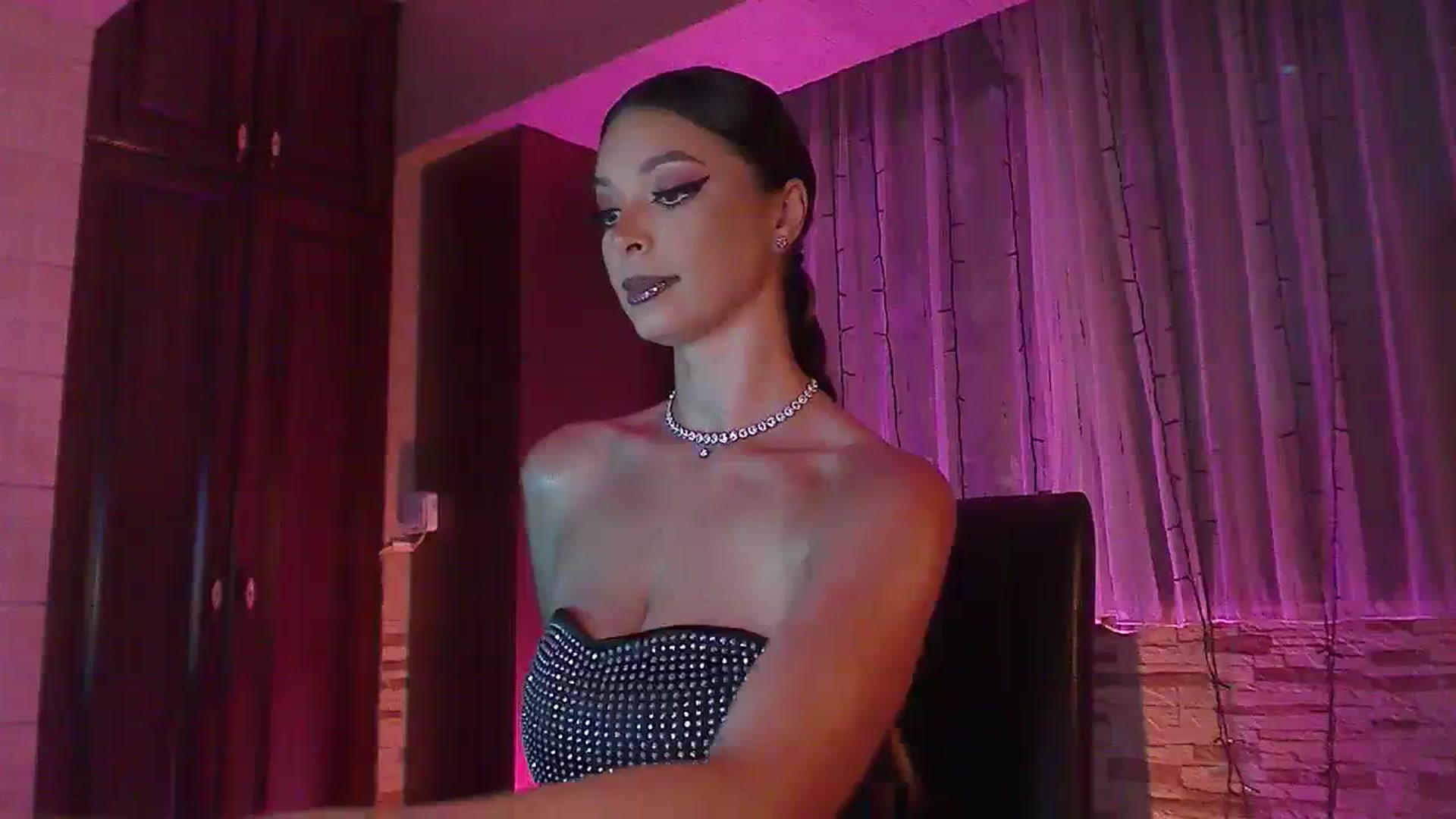 Gallery image thumbnail from No_bo_dy's myfreecams stream on, 07/21/2023, 23:53 image 9 of 20