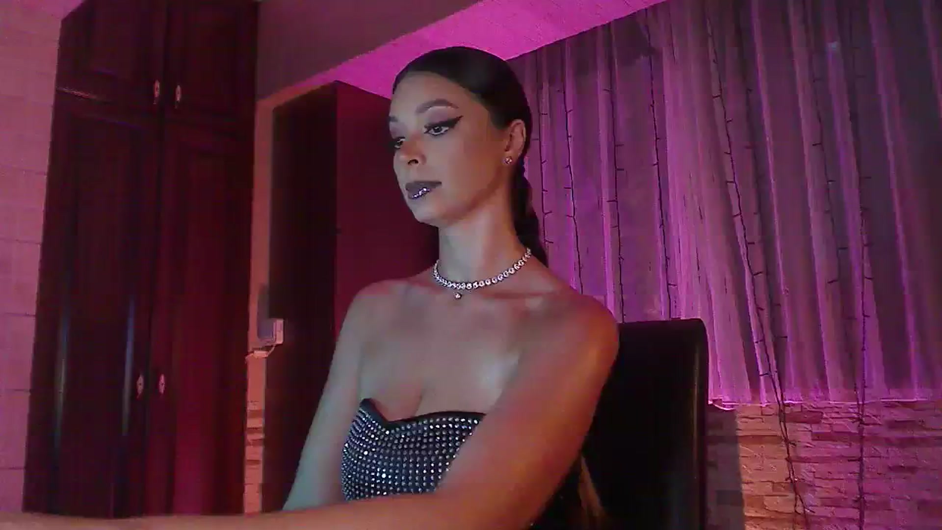 Gallery image thumbnail from No_bo_dy's myfreecams stream on, 07/21/2023, 23:53 image 3 of 20