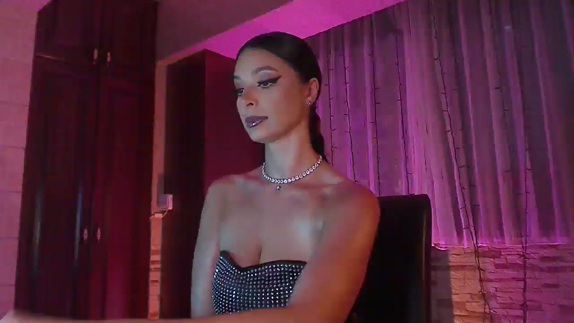 Gallery image thumbnail from No_bo_dy's myfreecams stream on, 07/21/2023, 23:53 image 7 of 20