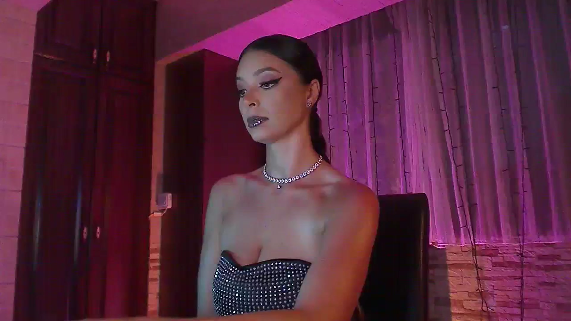 Gallery image thumbnail from No_bo_dy's myfreecams stream on, 07/21/2023, 23:53 image 8 of 20