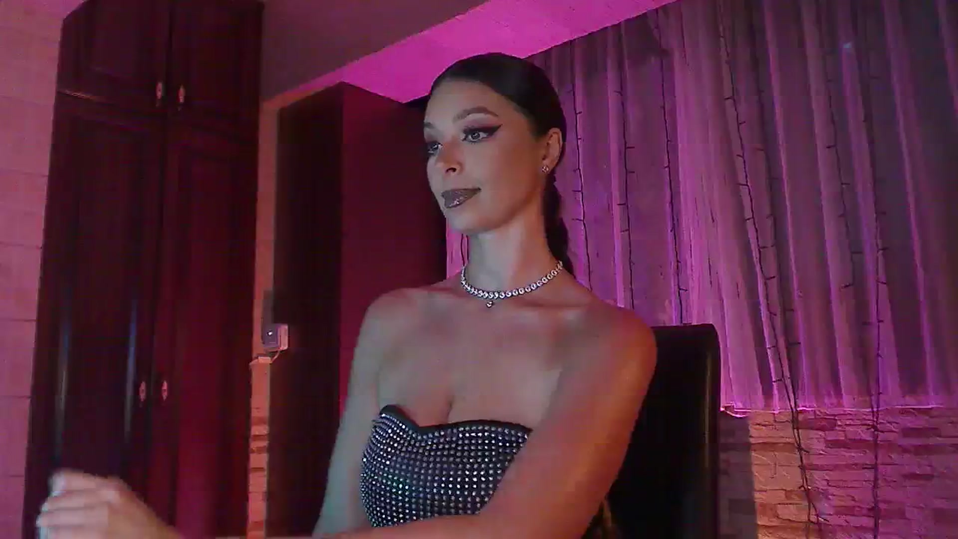 Gallery image thumbnail from No_bo_dy's myfreecams stream on, 07/21/2023, 23:53 image 11 of 20