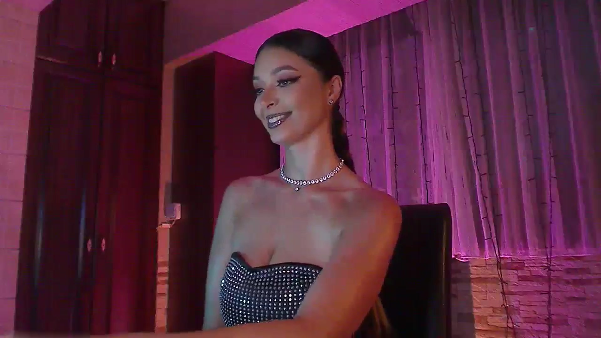 Gallery image thumbnail from No_bo_dy's myfreecams stream on, 07/21/2023, 23:53 image 4 of 20
