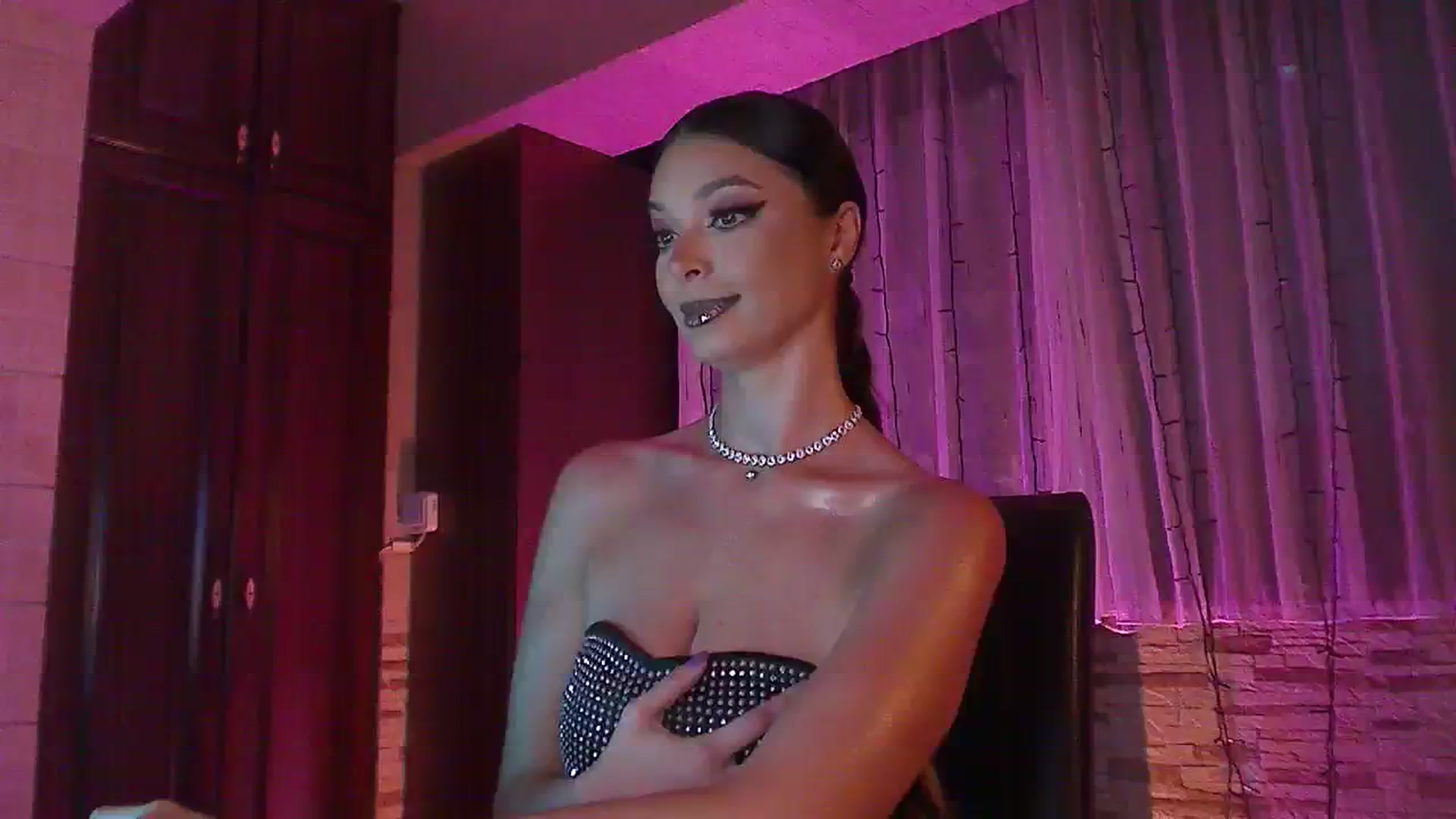 Gallery image thumbnail from No_bo_dy's myfreecams stream on, 07/21/2023, 23:53 image 5 of 20
