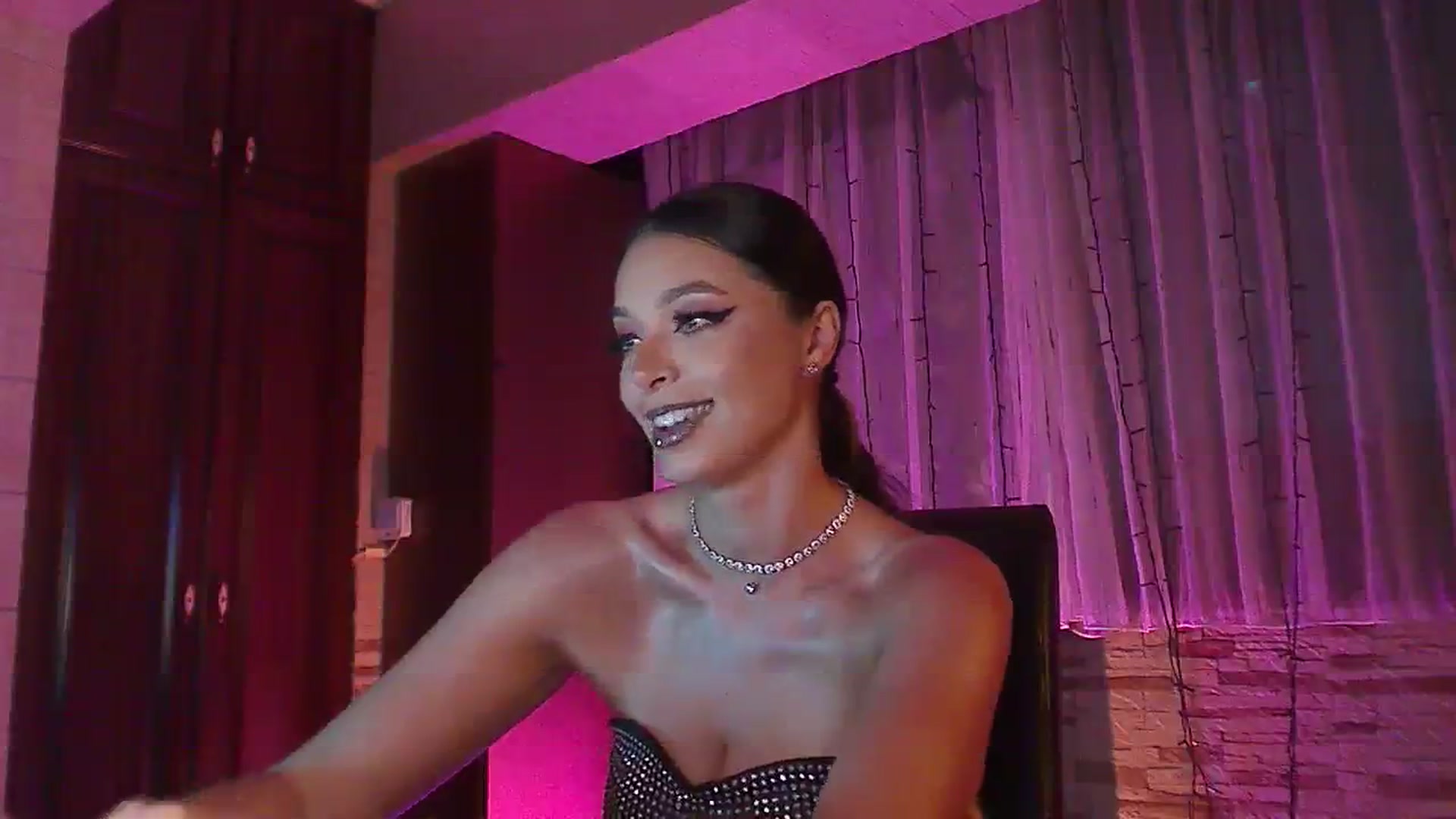 Gallery image thumbnail from No_bo_dy's myfreecams stream on, 07/22/2023, 02:00 image 17 of 20