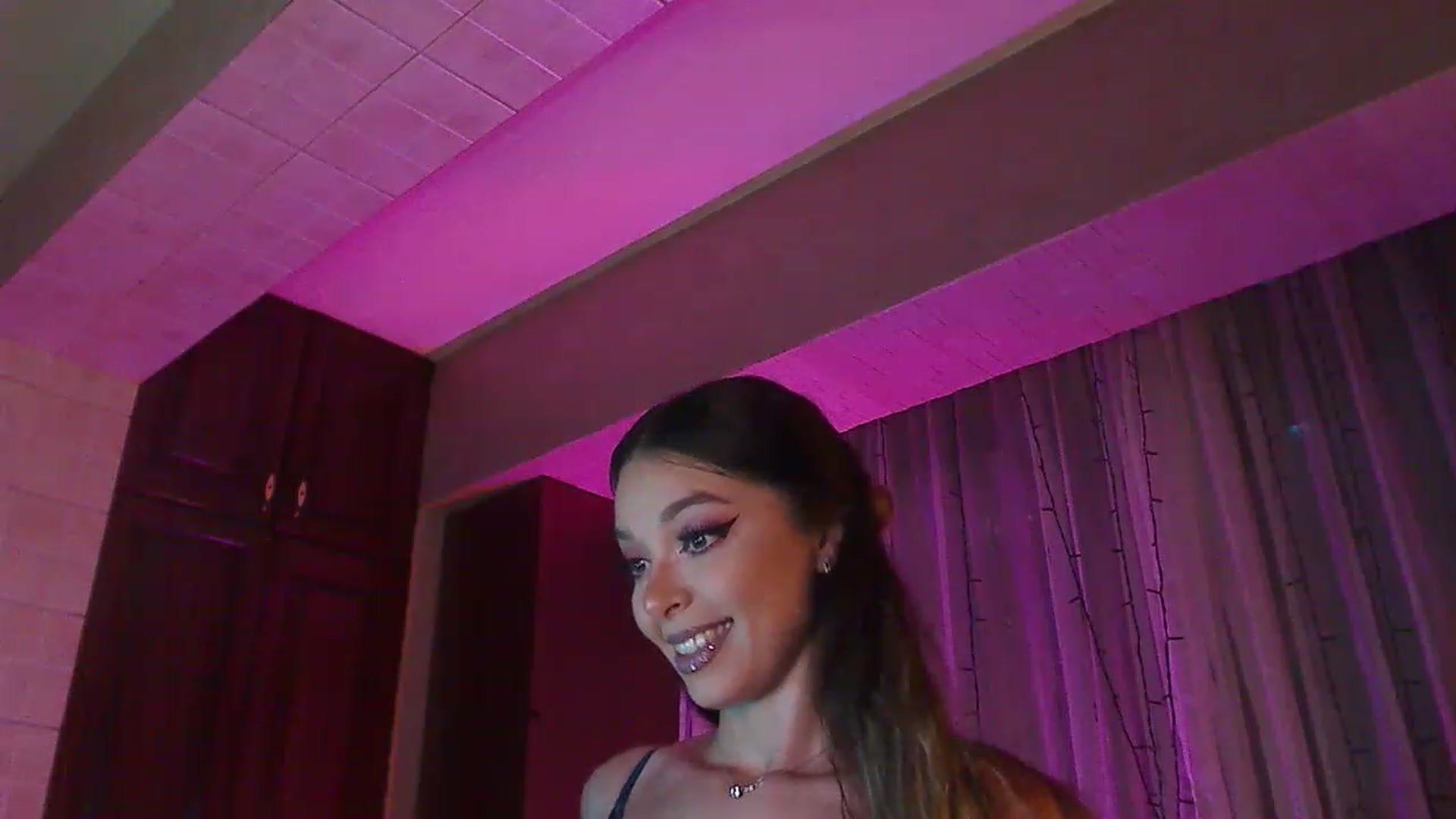 Gallery image thumbnail from No_bo_dy's myfreecams stream on, 08/03/2023, 02:14 image 16 of 20