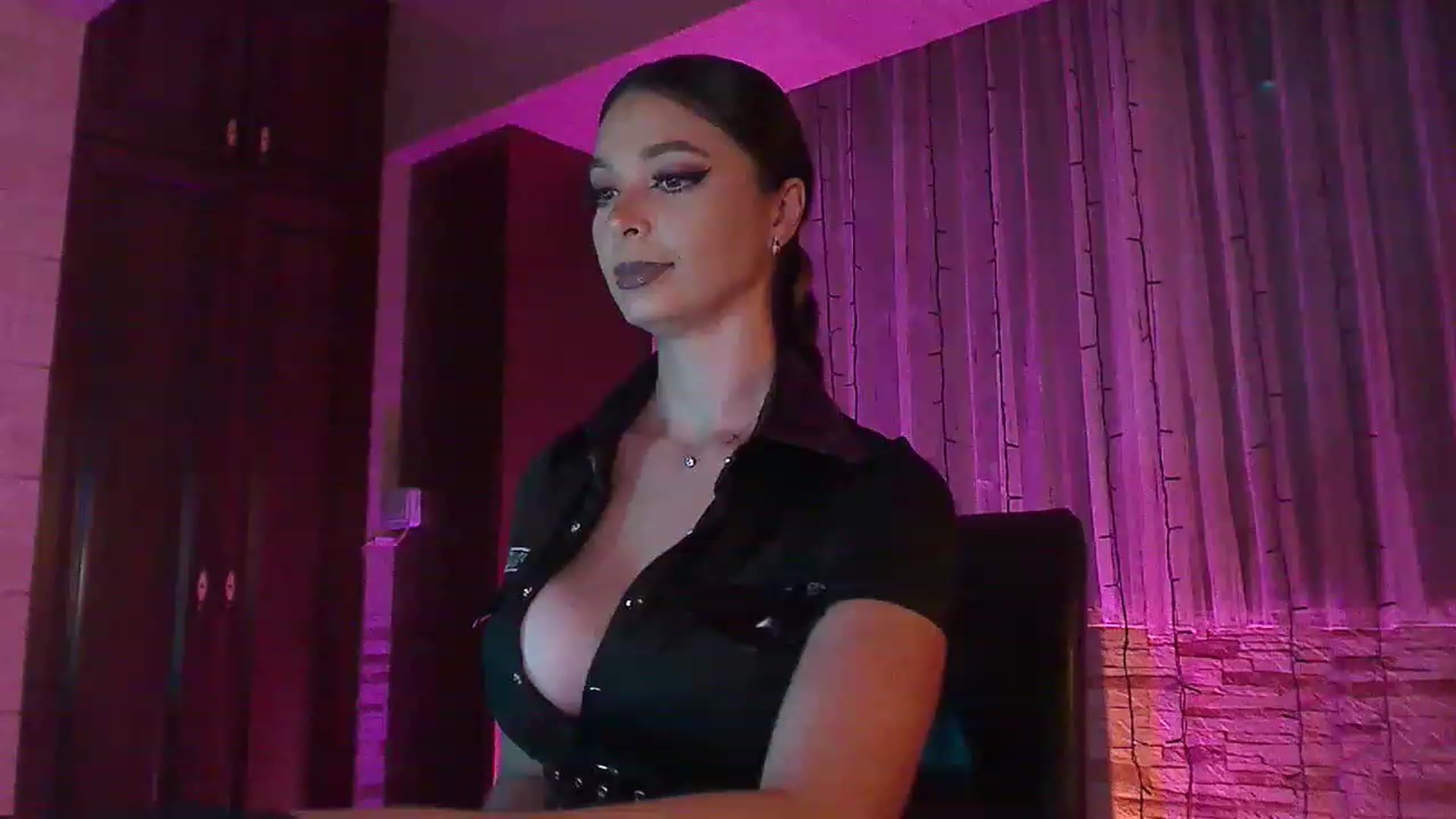 Gallery image thumbnail from No_bo_dy's myfreecams stream on, 08/05/2023, 02:43 image 8 of 20