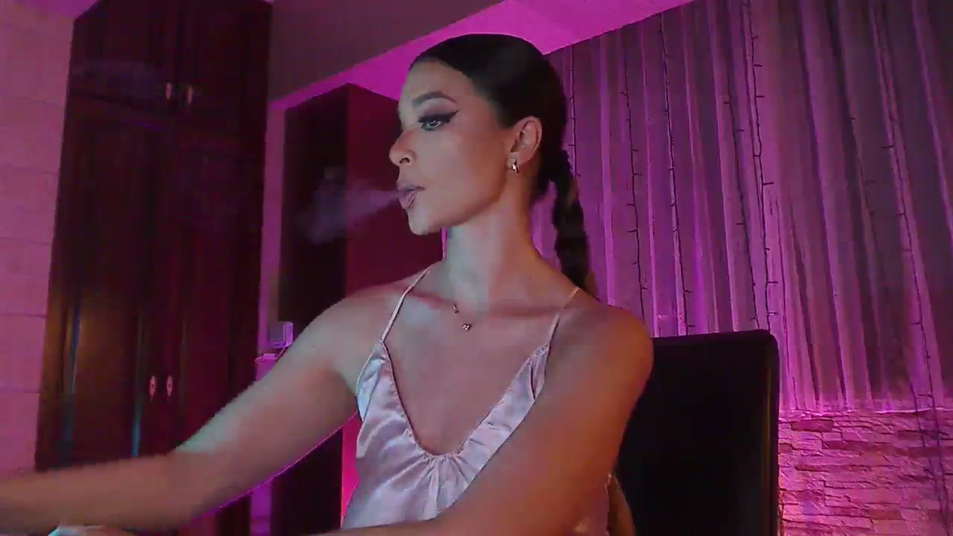 Gallery image thumbnail from No_bo_dy's myfreecams stream on, 08/06/2023, 24:03 image 2 of 20