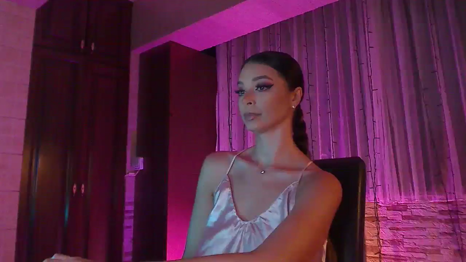 Gallery image thumbnail from No_bo_dy's myfreecams stream on, 08/06/2023, 24:03 image 5 of 20