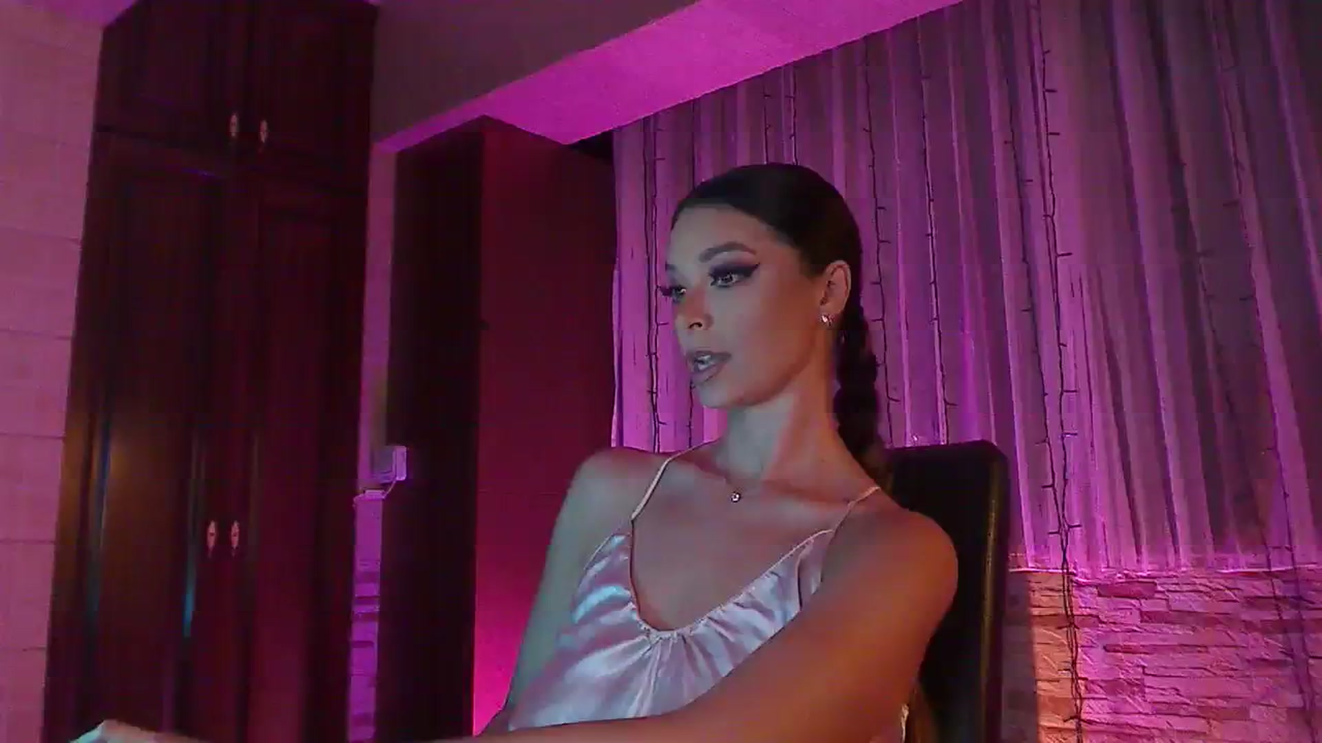 Gallery image thumbnail from No_bo_dy's myfreecams stream on, 08/06/2023, 24:03 image 10 of 20