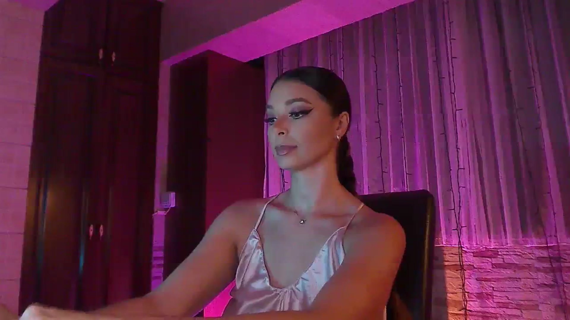 Gallery image thumbnail from No_bo_dy's myfreecams stream on, 08/06/2023, 24:03 image 12 of 20