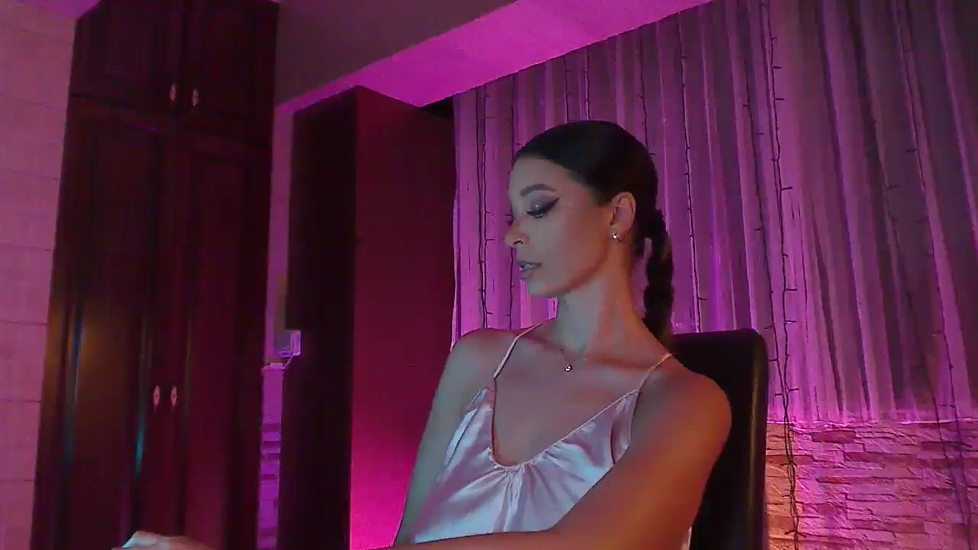 Gallery image thumbnail from No_bo_dy's myfreecams stream on, 08/06/2023, 24:03 image 8 of 20
