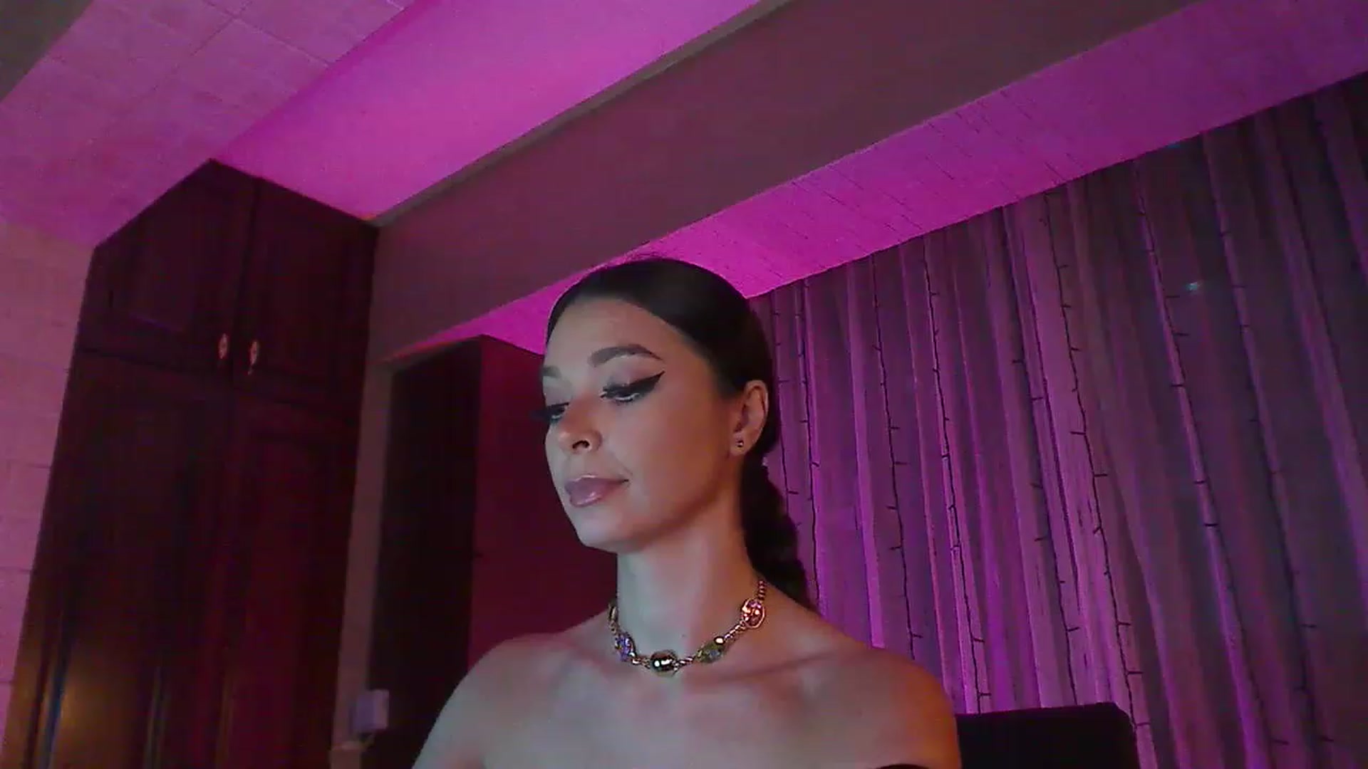 Gallery image thumbnail from No_bo_dy's myfreecams stream on, 08/09/2023, 02:18 image 4 of 20