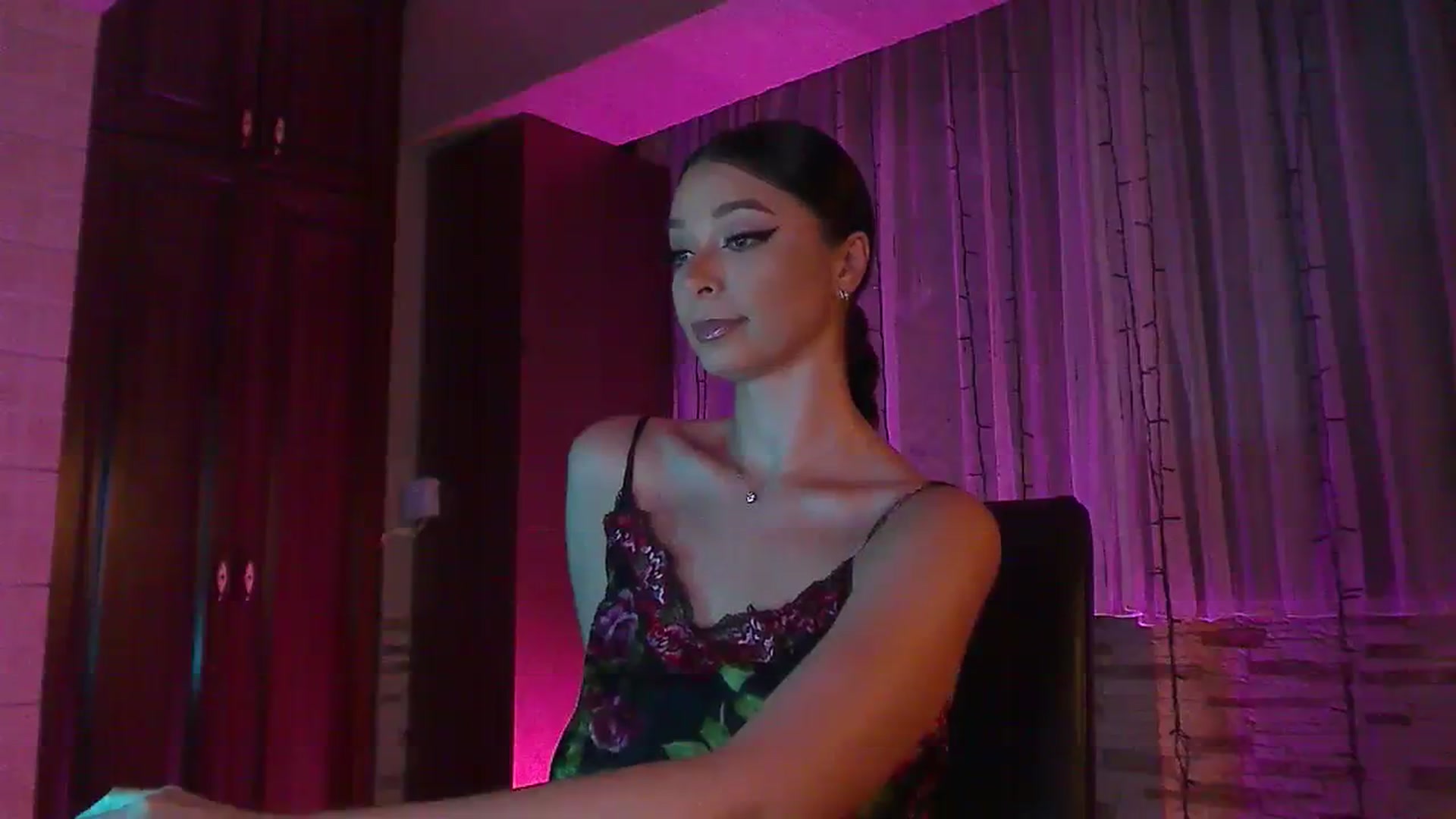 Gallery image thumbnail from No_bo_dy's myfreecams stream on, 08/18/2023, 24:02 image 8 of 20